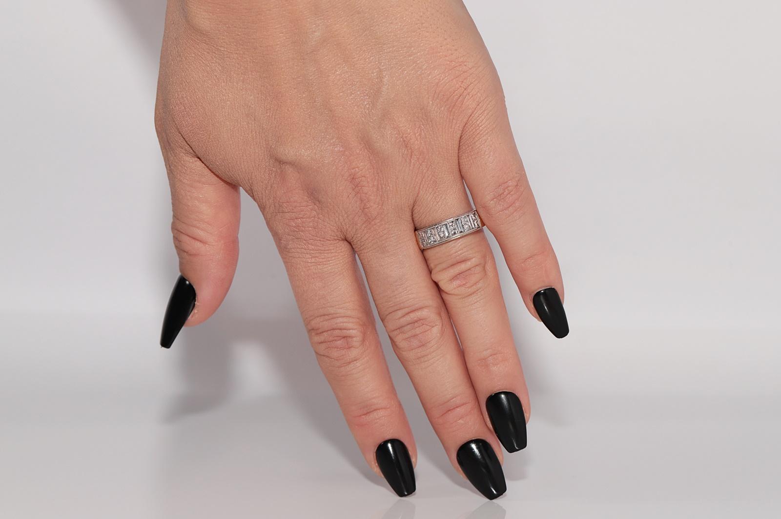 Anello a fascia con diamante naturale taglio principessa in oro 18 carati, vintage CIRCA gli anni '90 in vendita 7