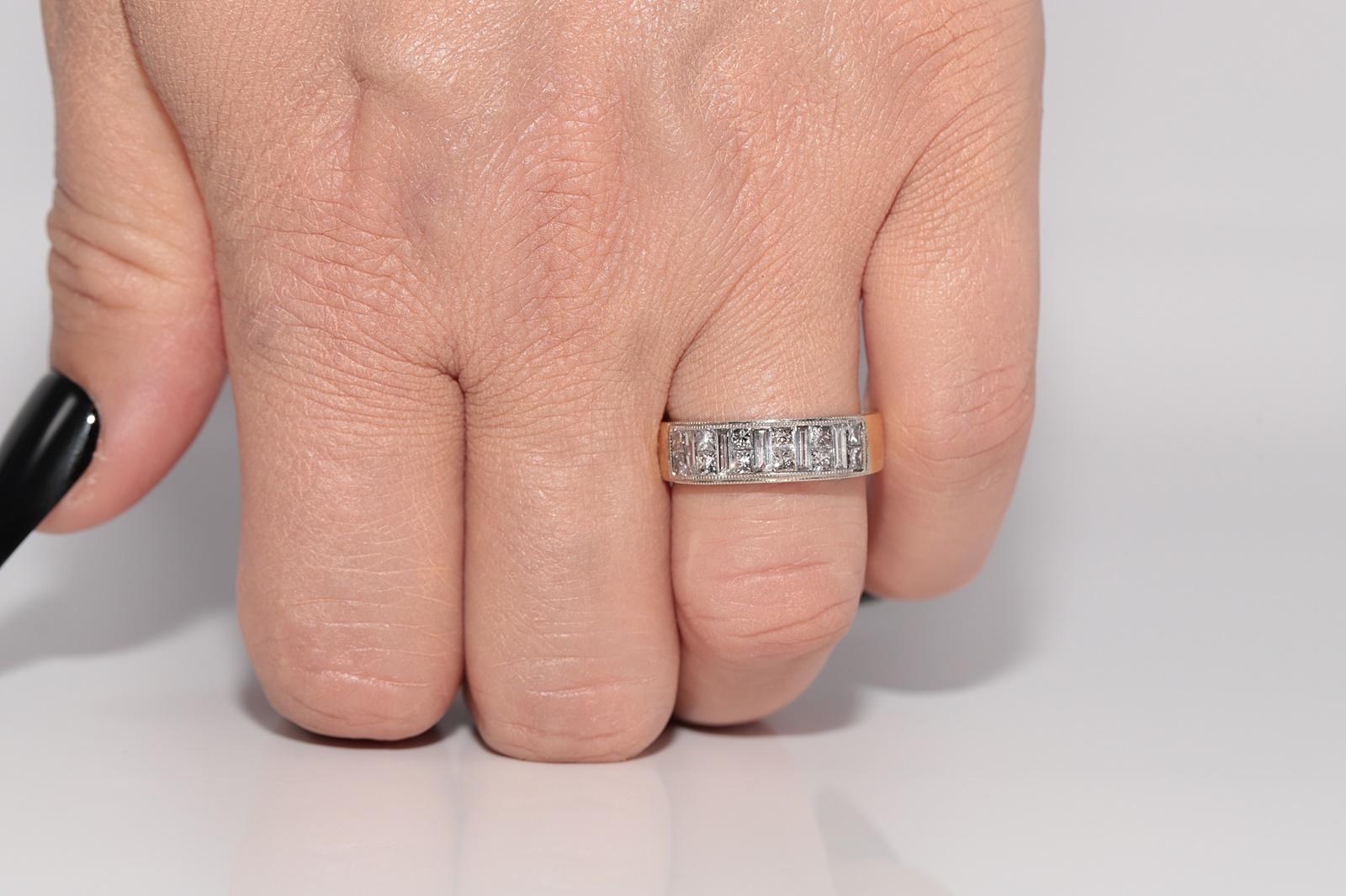 Anello a fascia con diamante naturale taglio principessa in oro 18 carati, vintage CIRCA gli anni '90 in vendita 8