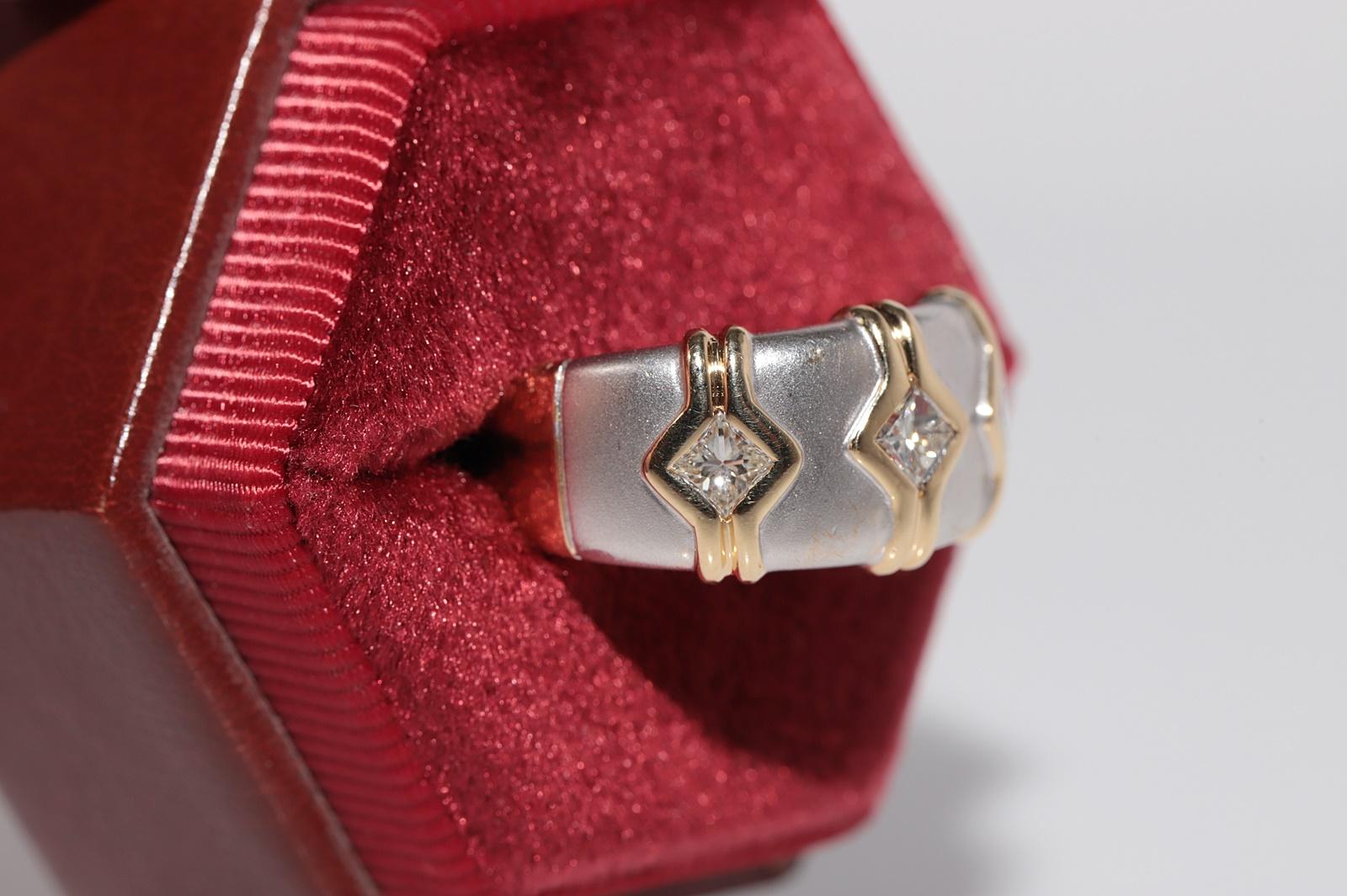 Das Gesamtgewicht beträgt 9,4 Gramm.
Insgesamt ist Diamant 0,60 ct.
Der Diamant hat die Farbe H und die Reinheit V.
Ringgröße ist US 7.5
Wir können jede Größe herstellen.
Die Schachtel ist nicht enthalten.
Bitte kontaktieren Sie uns bei Fragen.