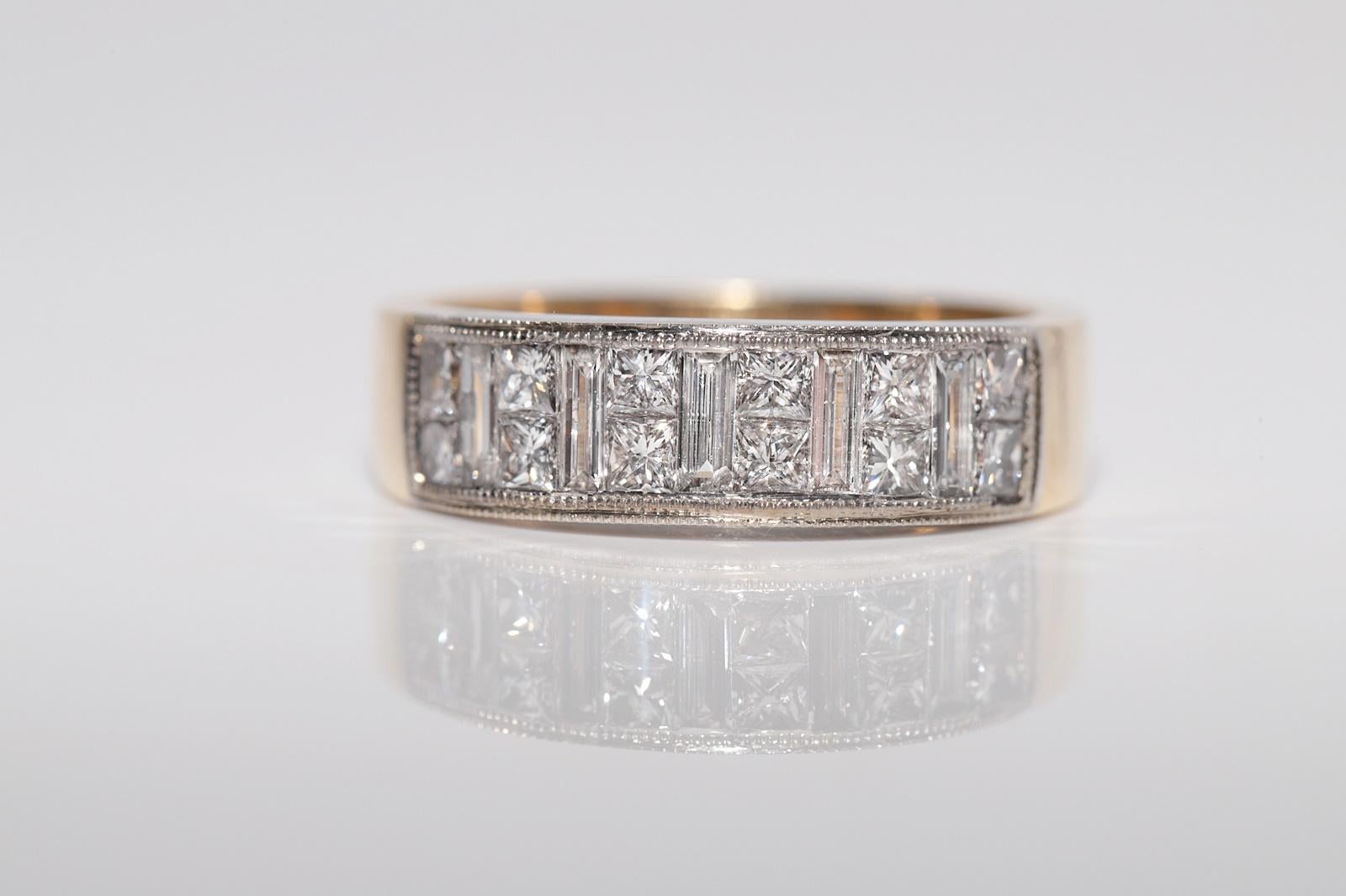 Taglio baguette Anello a fascia con diamante naturale taglio principessa in oro 18 carati, vintage CIRCA gli anni '90 in vendita