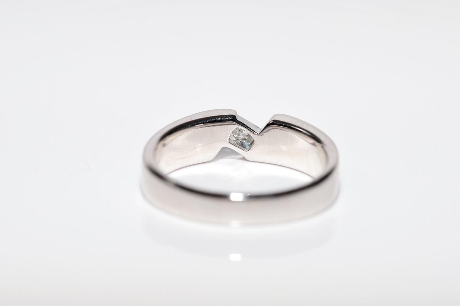 Vintage Circa 1990s 18k Gold Natural Princess Cut Diamond Solitaire Ring For Sale 7