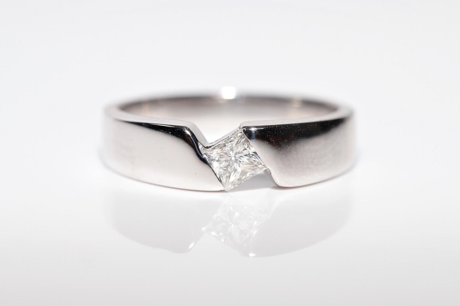Vintage Circa 1990s 18k Gold Natural Princess Cut Diamond Solitaire Ring For Sale 11