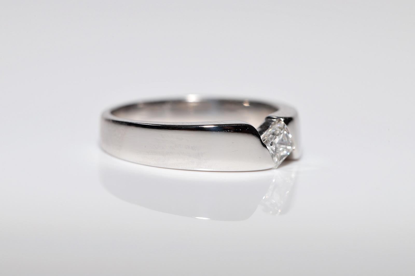 Vintage Circa 1990s 18k Gold Natural Princess Cut Diamond Solitaire Ring For Sale 4