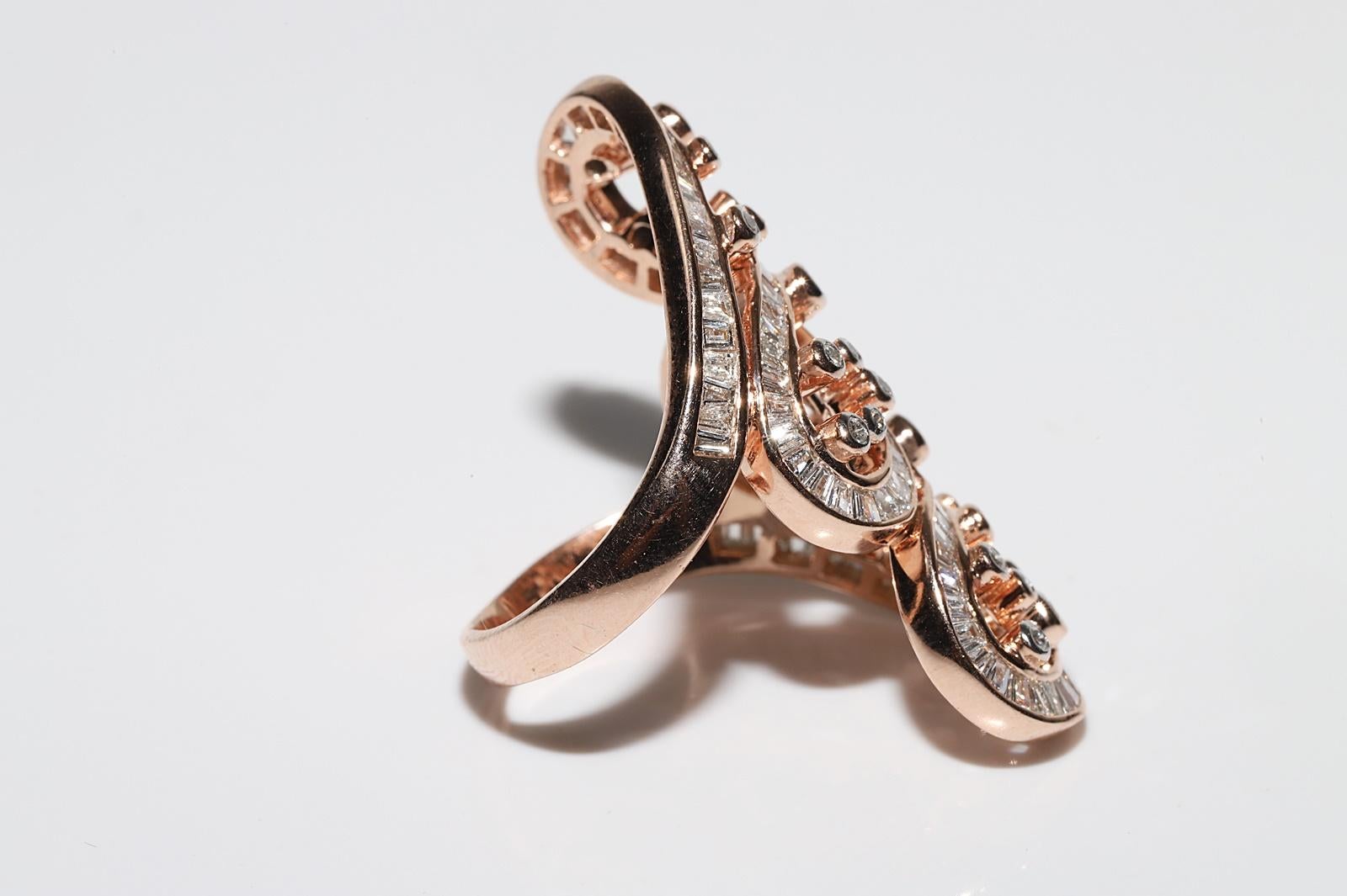 Vintage Circa 1990s 18k Gold Rose Gold  Natural Diamond Decorated Strong Ring For Sale 8