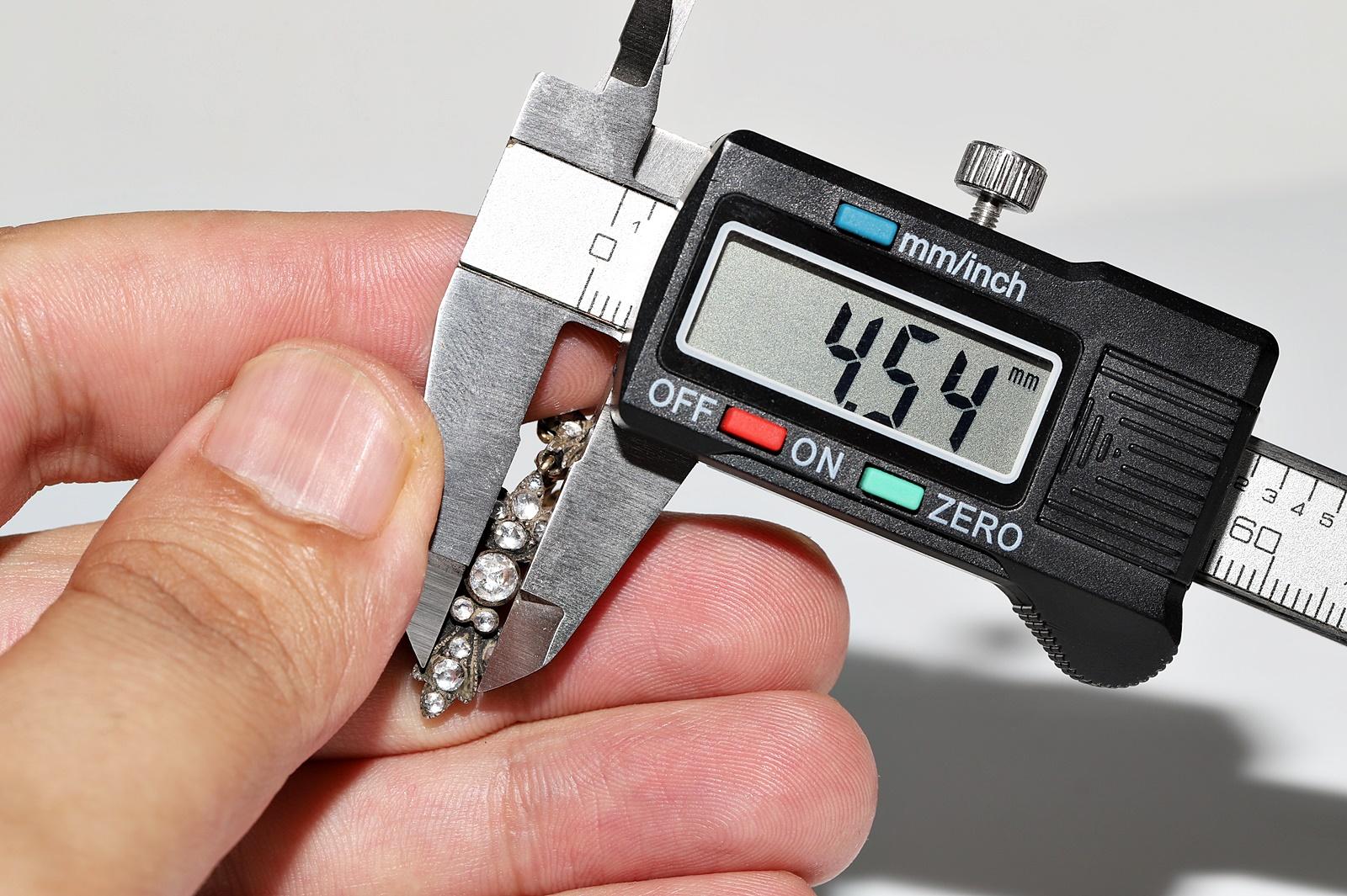 Vintage Circa 1990er Jahre 18k Gold Top Silber Natürlicher Rosenschliff Diamant Tropfenohrring im Angebot 10