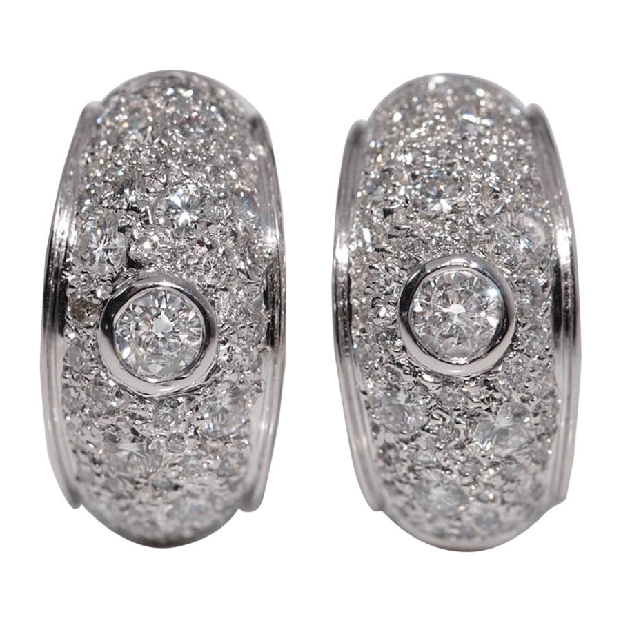 Vintage CIRCA 1990er Jahre 18k Weißgold Natürlicher Diamant Verziert Omega Back Ohrring im Angebot