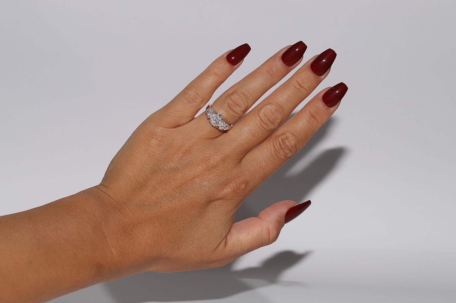 Vintage Circa 1990er Jahre 18k Weißgold Natürlicher Diamant Dekorierter Vintage-Ring im Angebot 5