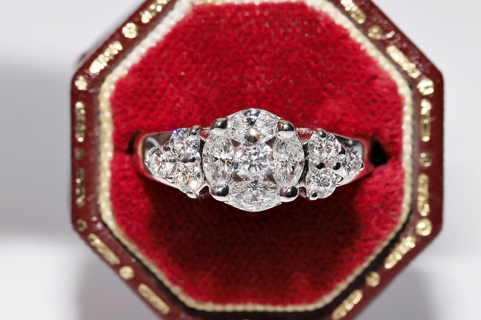 In sehr gutem Zustand.
Das Gesamtgewicht beträgt 5,3 Gramm.
Insgesamt ist der Diamant 1,10 ct.
Der Diamant hat die Farbe G und die Reinheit V.
Ringgröße ist US 5
Wir können jede Größe herstellen.
Die Box ist nicht enthalten.
Bitte kontaktieren Sie
