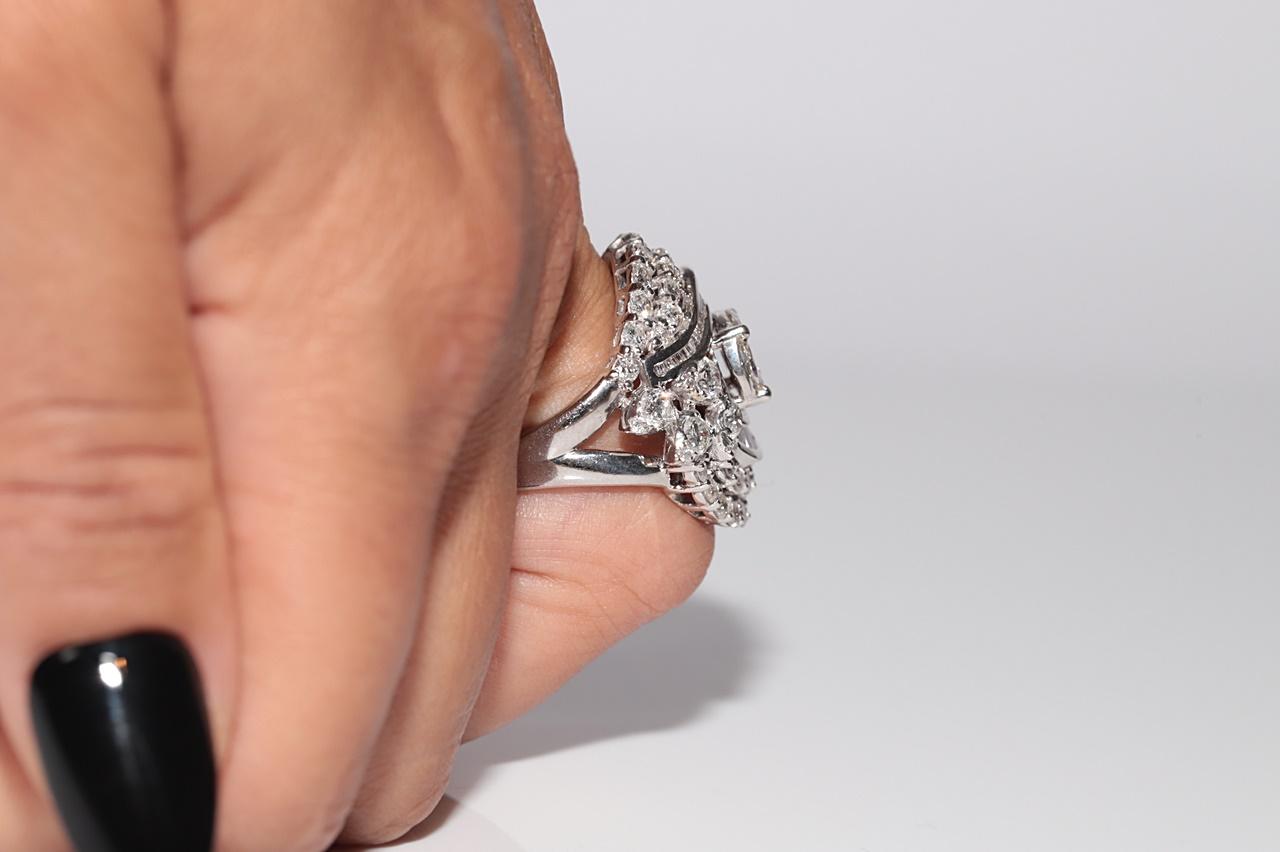 Anillo Fuerte Vintage Circa 1990s Oro Blanco 18k Decorado con Diamantes Naturales en venta 11