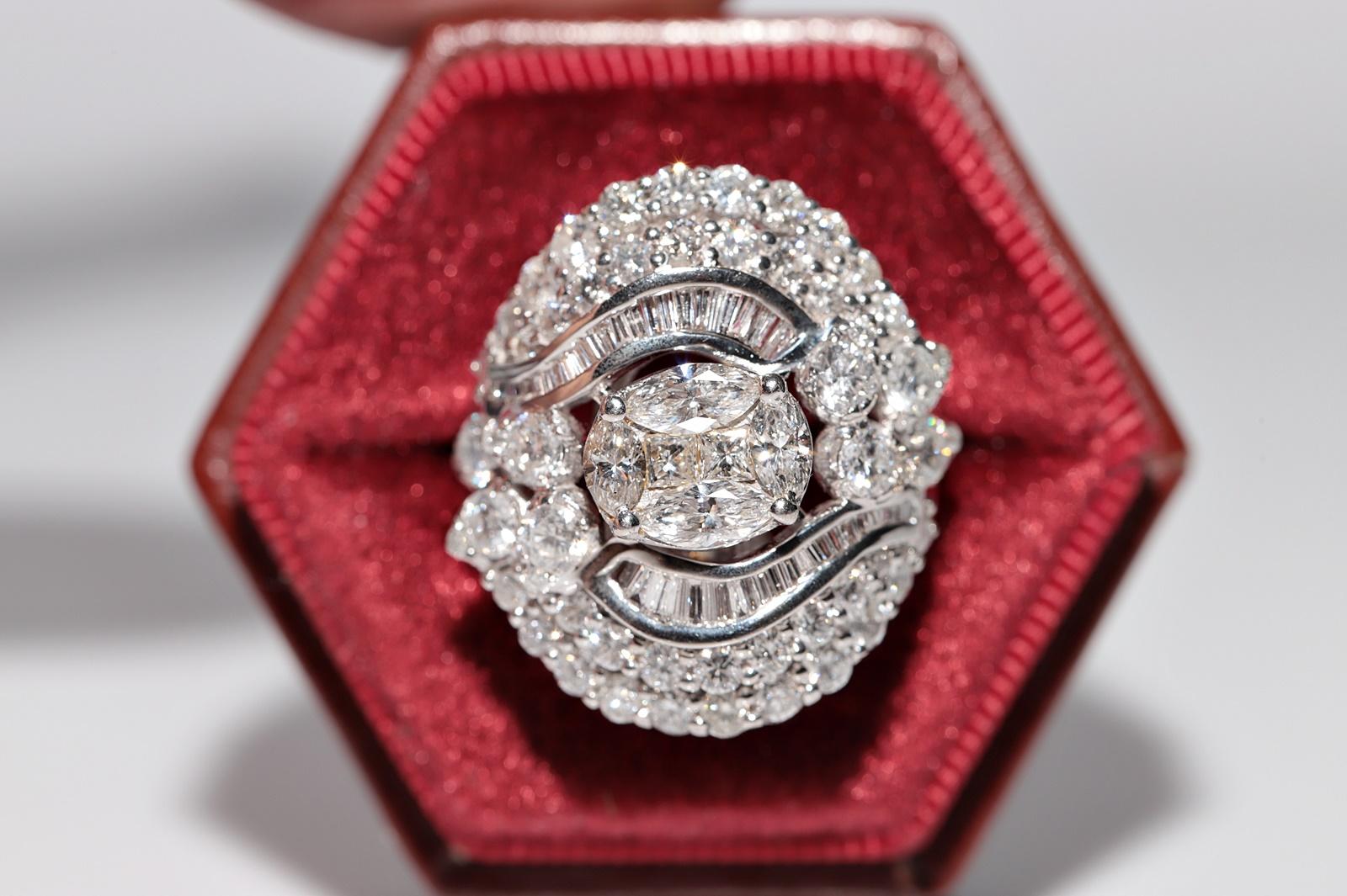 En muy buen estado.
El peso total es de 12,7 gramos.
Totalmente es diamante 4,40 ct.
El diamante es de color G-H y claridad vvs-vs-s1.
La talla del anillo es US 7
Podemos fabricar cualquier tamaño.
La caja no está incluida.
Ponte en contacto para