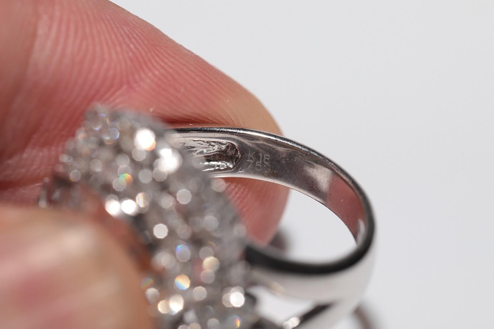 Anillo Fuerte Vintage Circa 1990s Oro Blanco 18k Decorado con Diamantes Naturales en venta 3