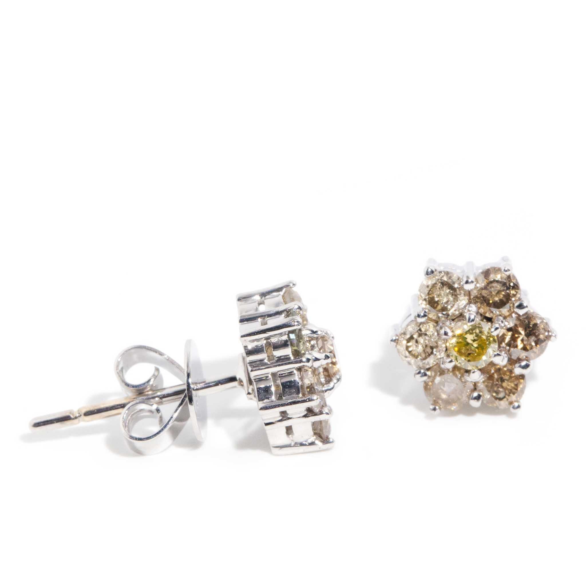 Vintage Circa 1990s 1.96 Carat Diamond Cluster Studs 9 Carat Yellow Gold en Bueno estado para la venta en Hamilton, AU
