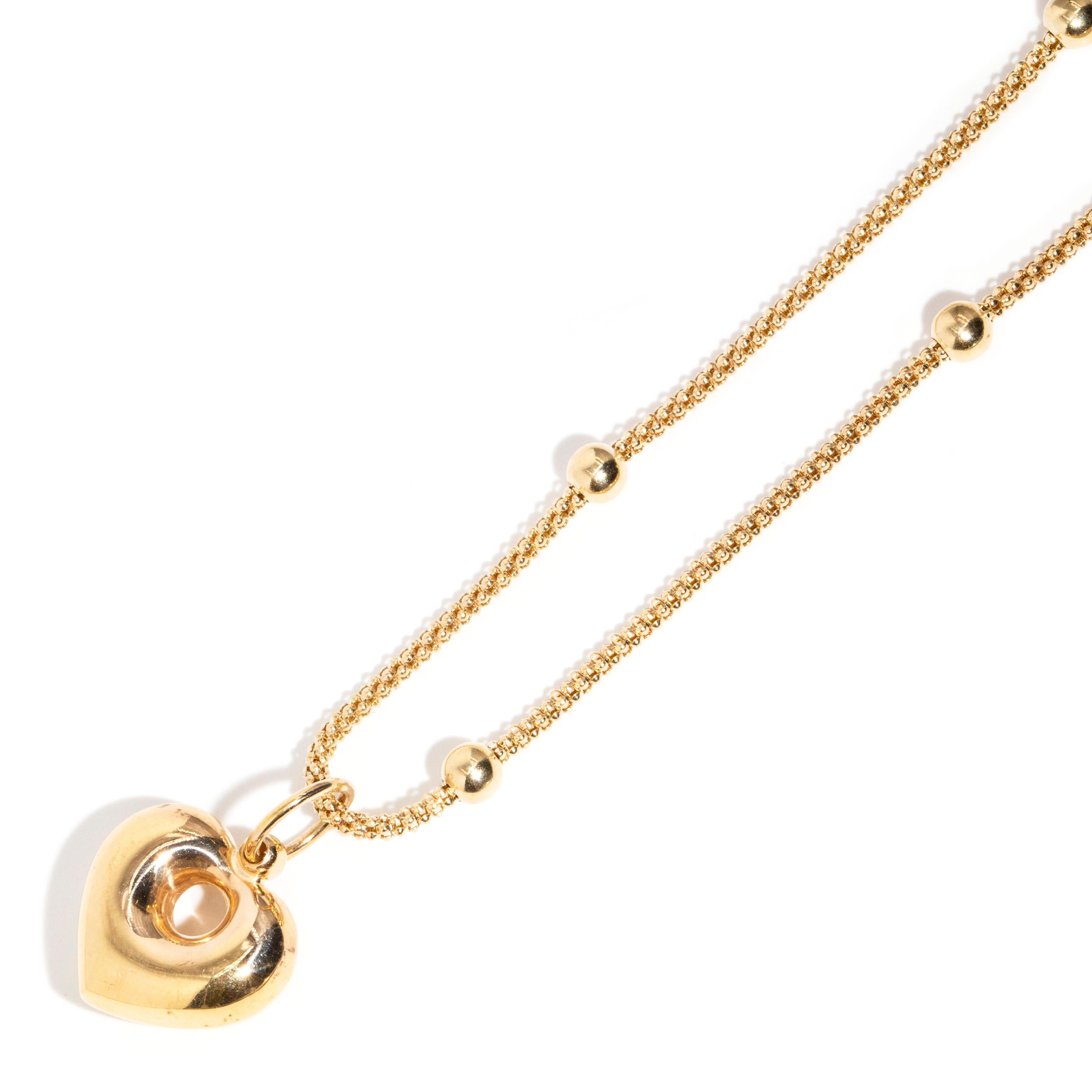 Vintage CIRCA 1990er Jahre 9 Karat Gelbgold Open Puffed Heart Anhänger & Kette (Moderne)