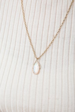 Vintage Circa 1990s Australian Crystal Opal Pendant & Chain 9 Carat Yellow Gold
