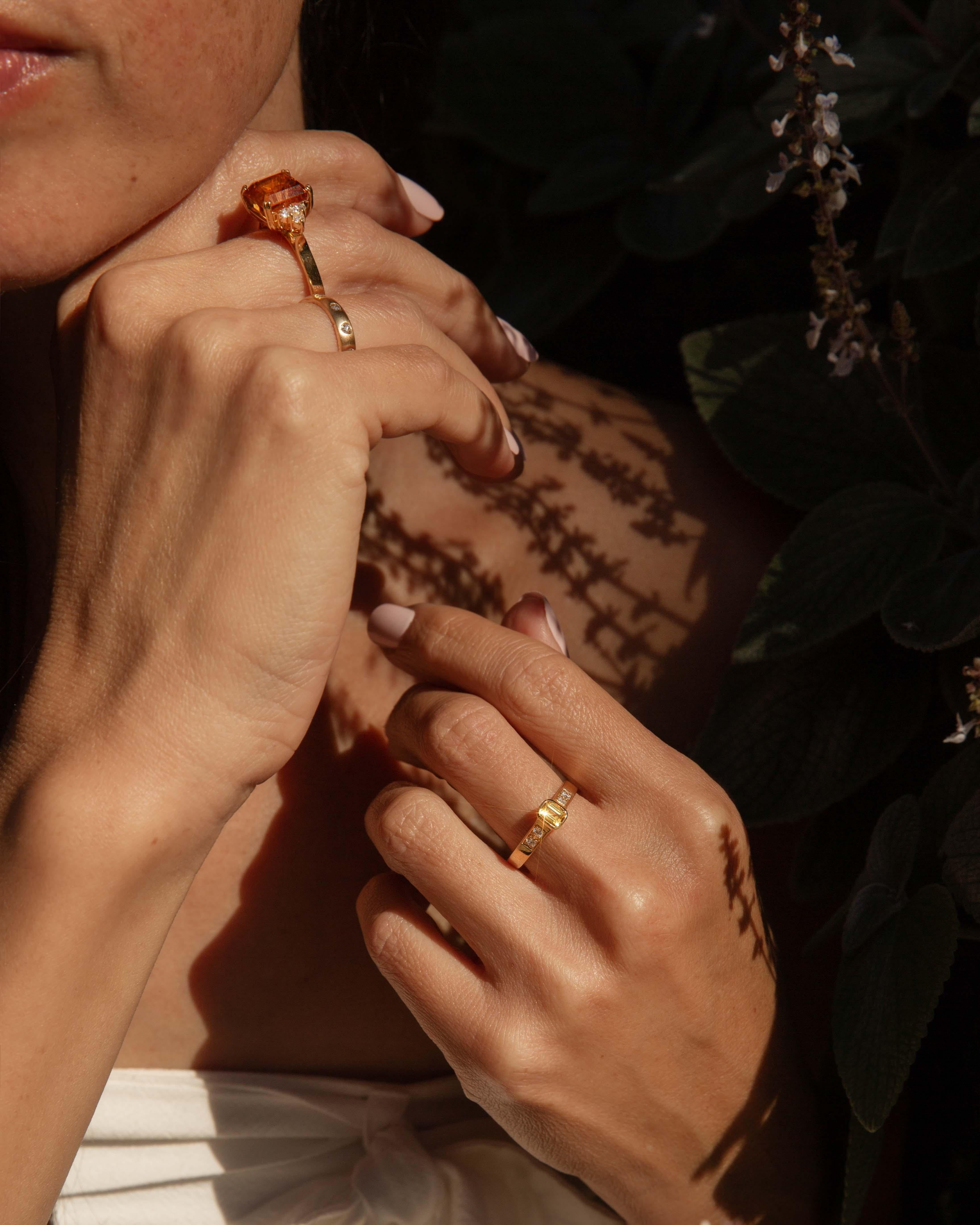 Vintage Circa 1990s Citrine & Diamond Cocktail Ring 18 Carat Yellow Gold en venta 5