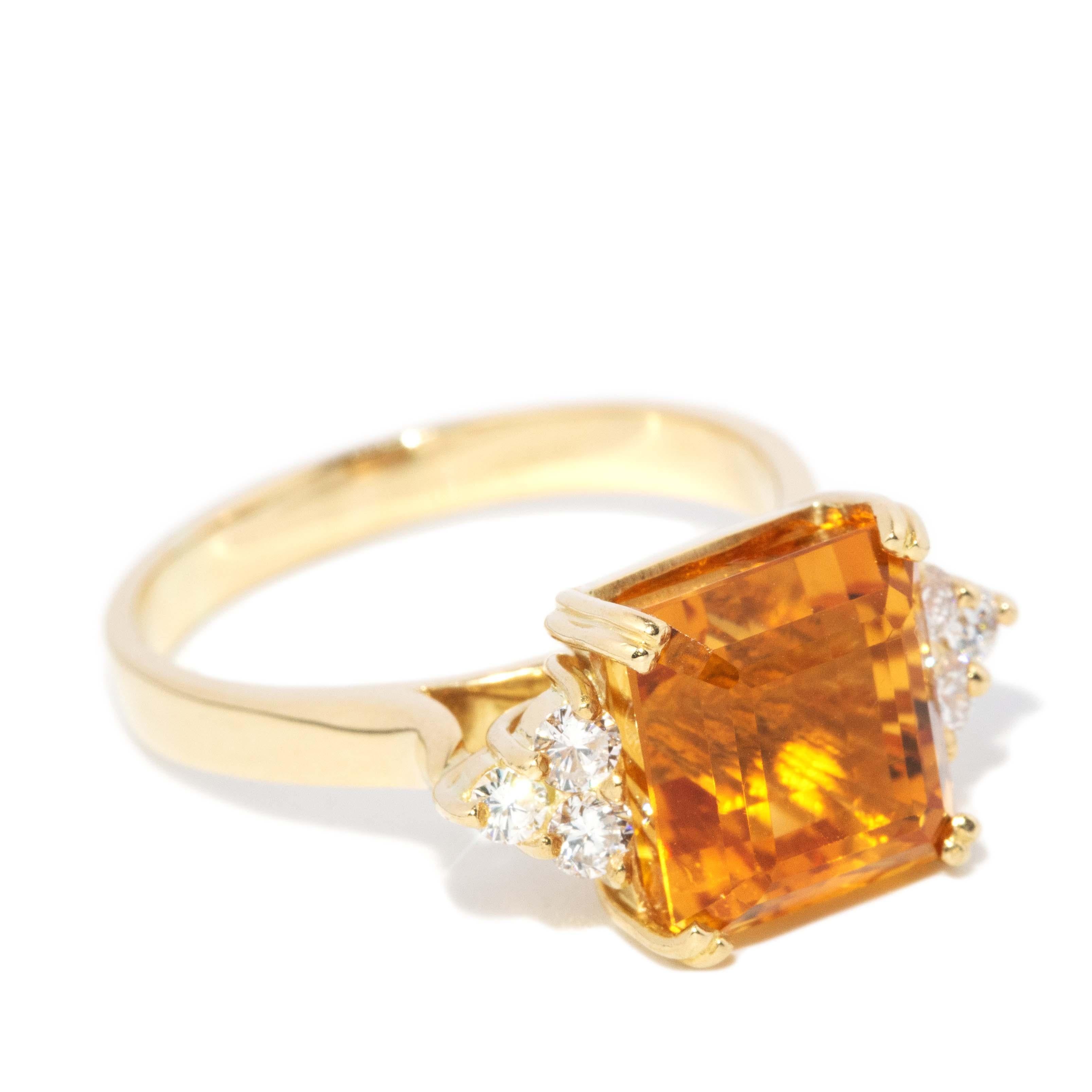 Vintage Circa 1990s Citrine & Diamond Cocktail Ring 18 Carat Yellow Gold en Bueno estado para la venta en Hamilton, AU