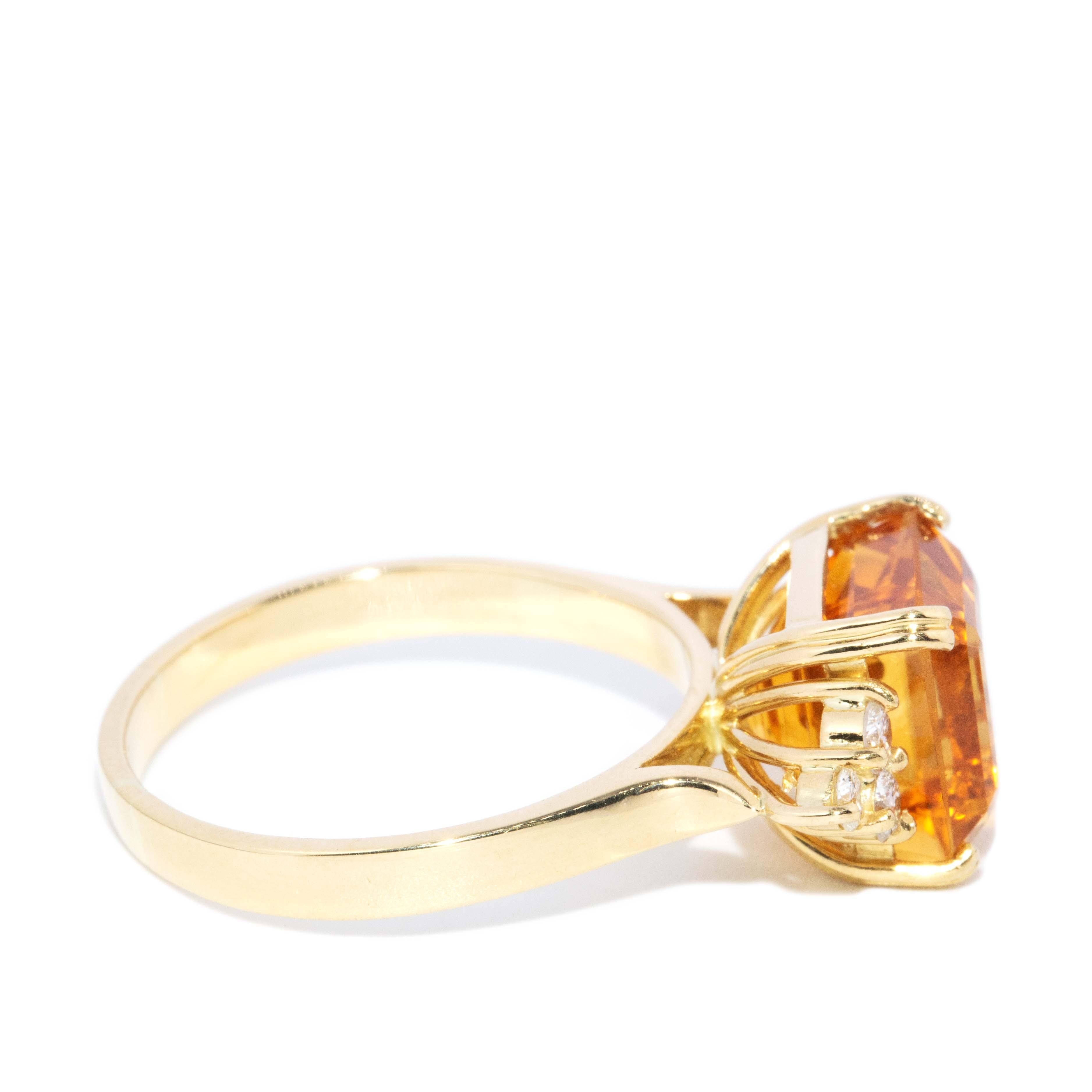 Vintage Circa 1990s Citrine & Diamond Cocktail Ring 18 Carat Yellow Gold en venta 1