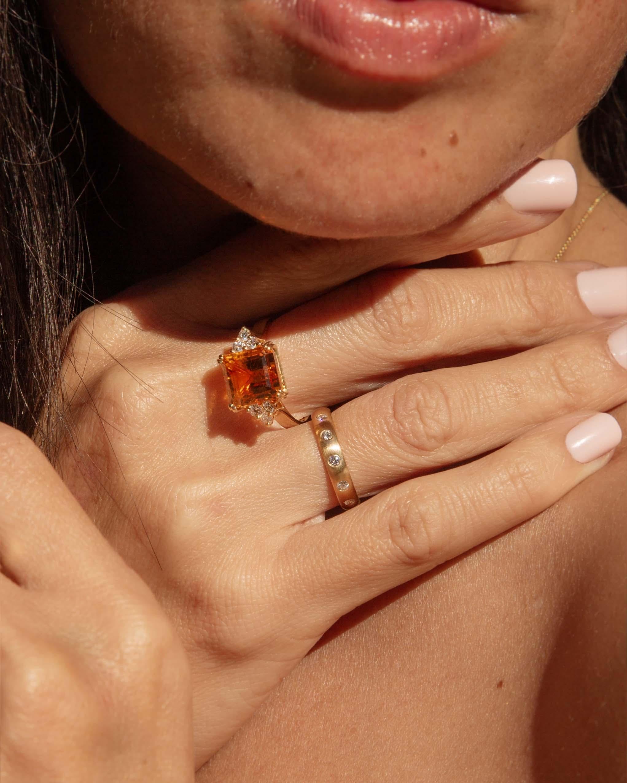 Vintage Circa 1990s Citrine & Diamond Cocktail Ring 18 Carat Yellow Gold en venta 2