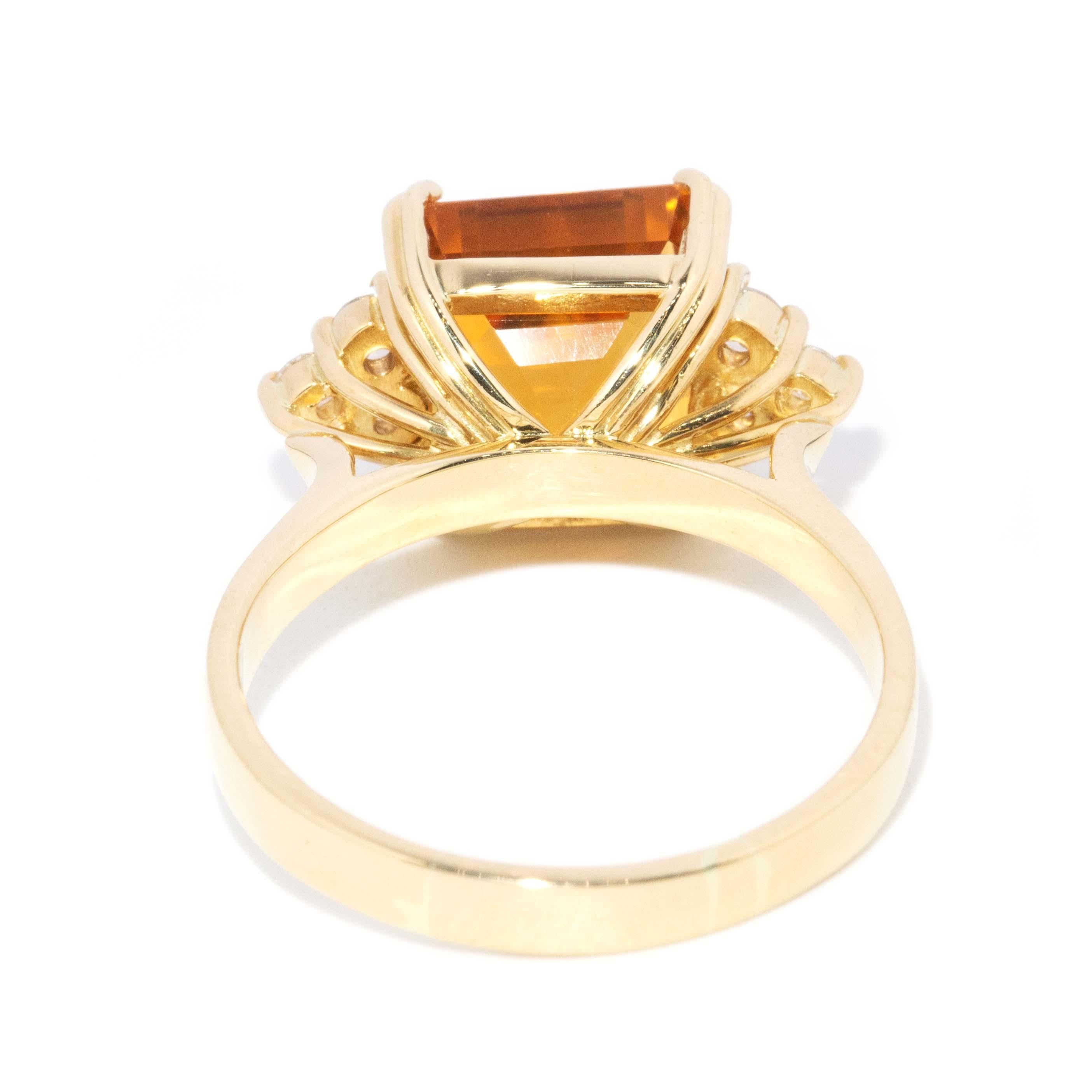 Vintage Circa 1990s Citrine & Diamond Cocktail Ring 18 Carat Yellow Gold en venta 3