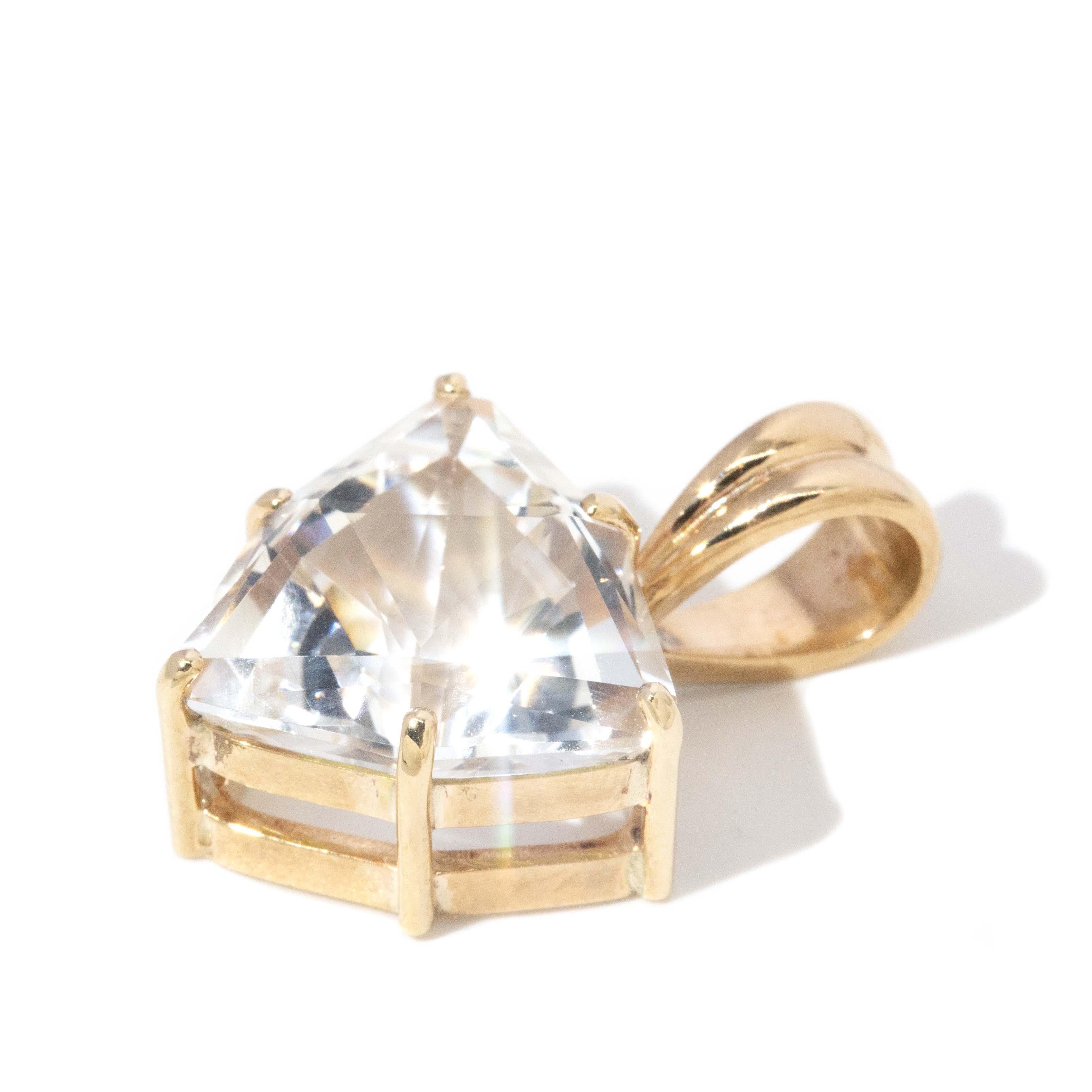 Vintage Circa 1990s Colourless 12.75 Carat Trilliant Topaz Pendant 9 Yellow Gold (Trillionschliff) im Angebot