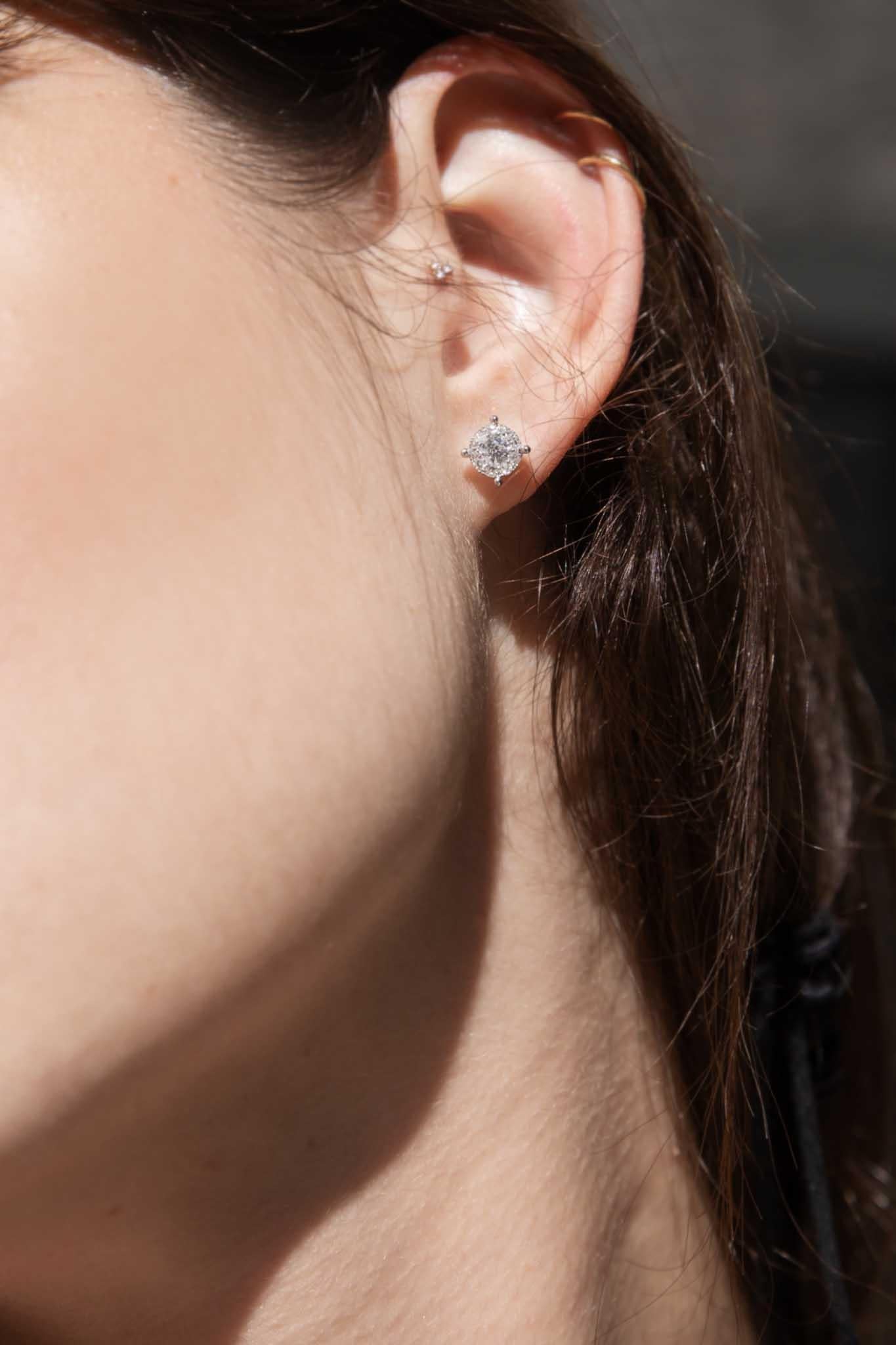 Crafted in 18 carat white gold our Aeris Earrings are perfectly pretty.  Her sparkling diamonds will be a loving way to show how much you care now and always.

The Aeris Studs Gem Details
The two centre round brilliant cut diamonds are estimated to
