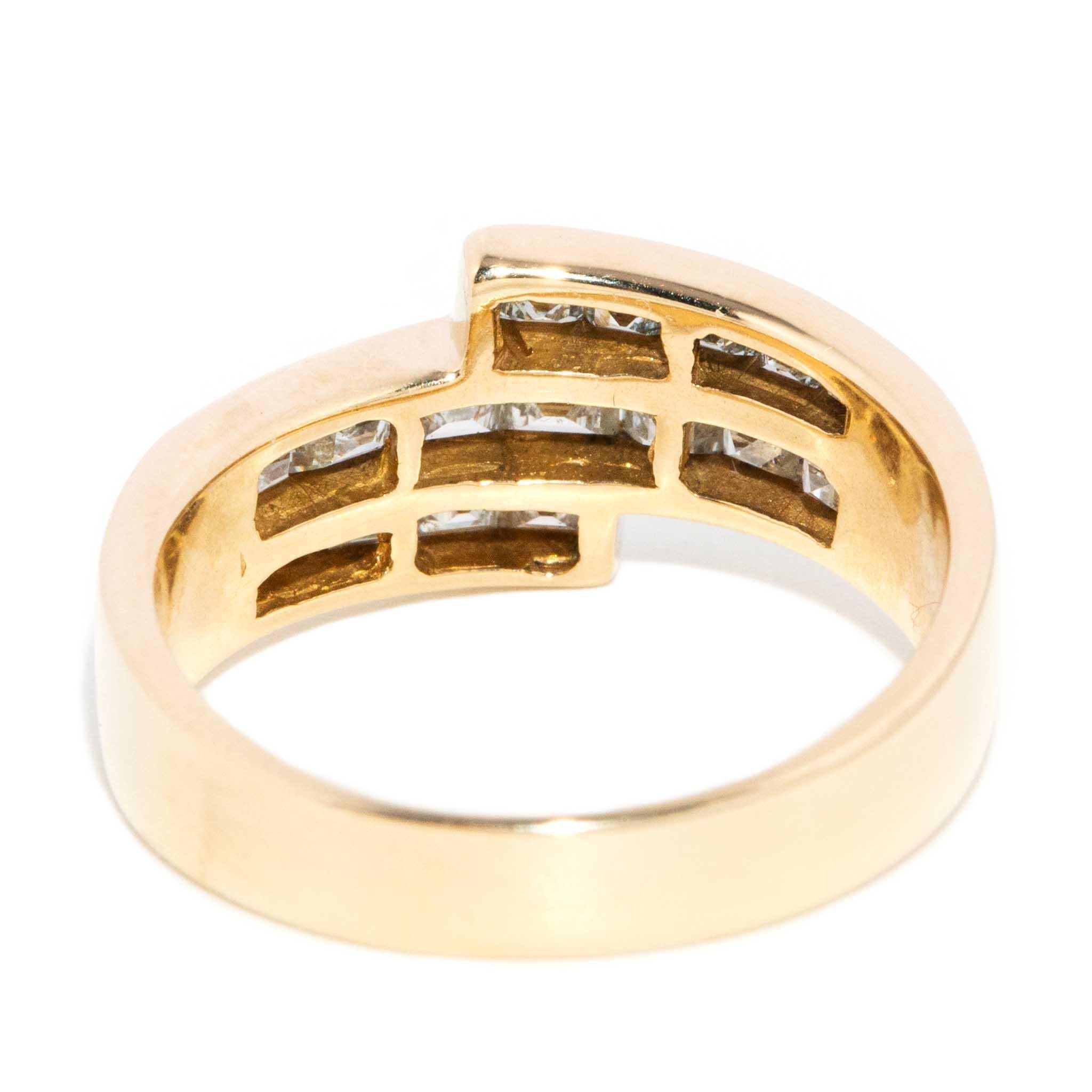 Vintage CIRCA anni '90 Fascia con canale incrociato di diamanti in oro giallo 14 carati in vendita 5