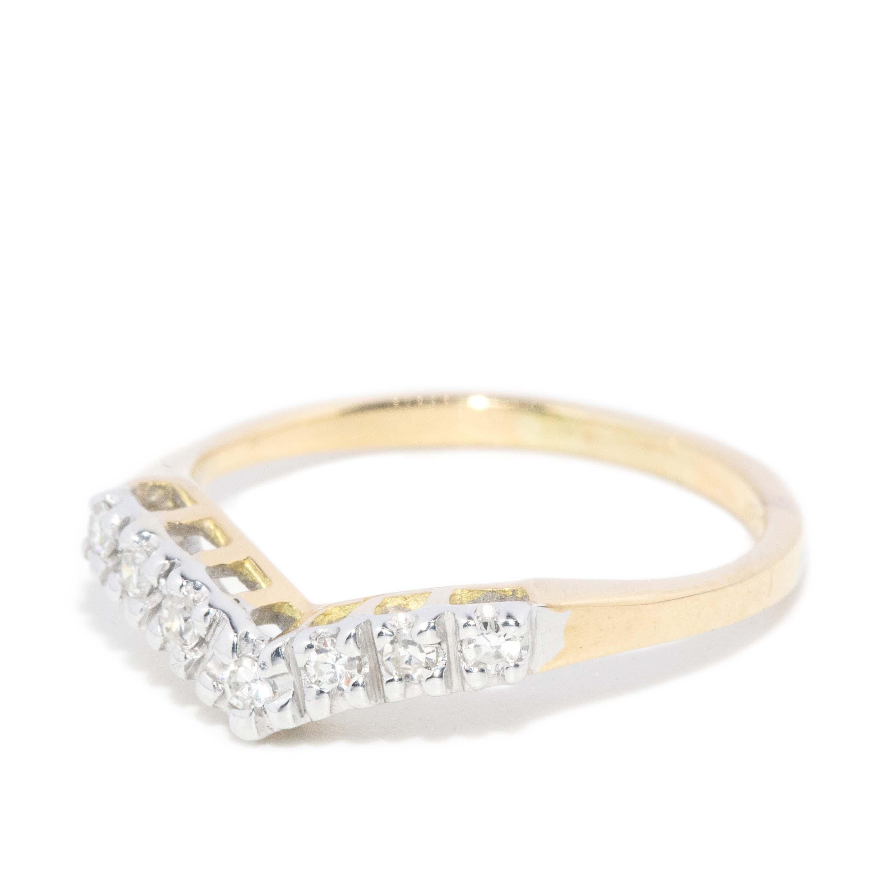 Taglio brillante Vintage Circa 1990s Diamond Curved Eternity Stacking Ring 18 Carat Gold in vendita