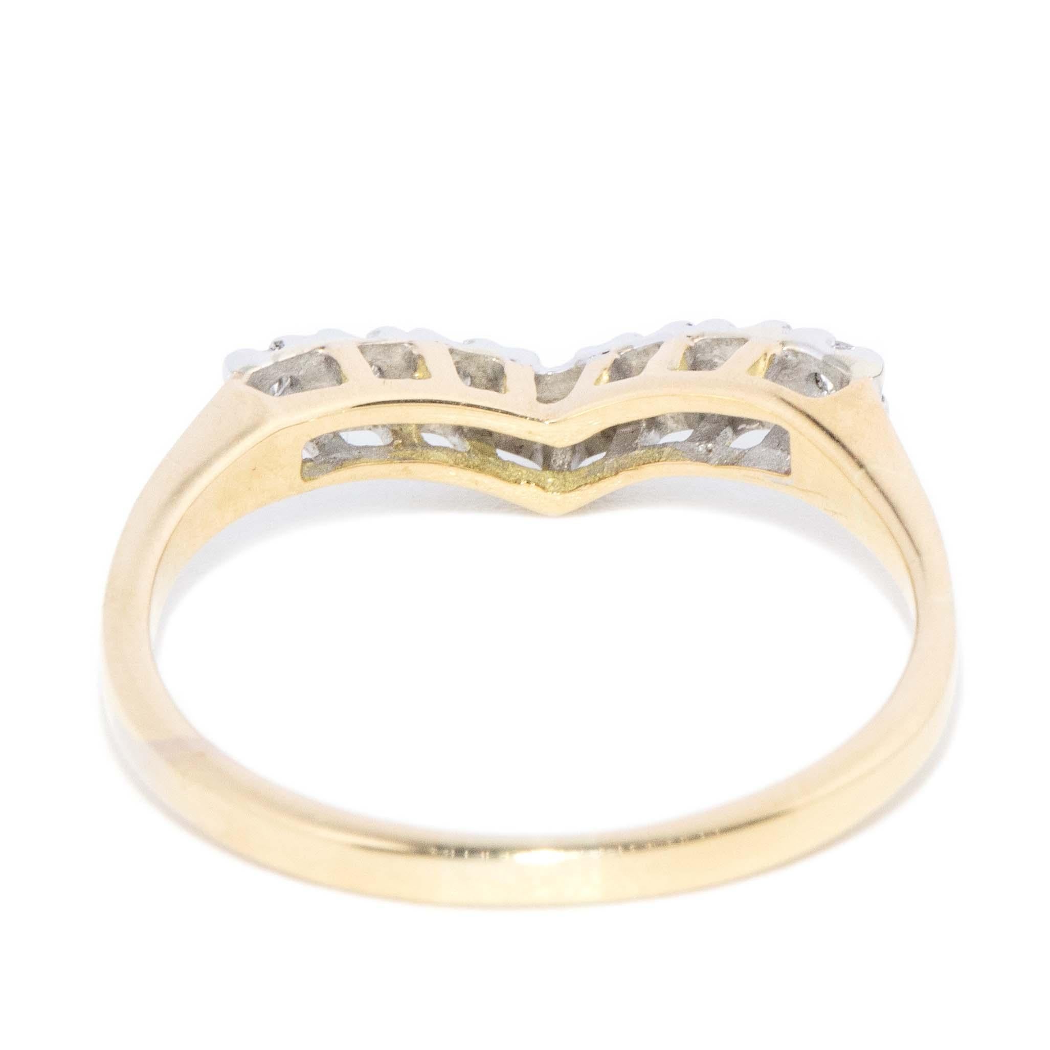 Vintage Circa 1990s Diamond Curved Eternity Stacking Ring 18 Carat Gold in vendita 1