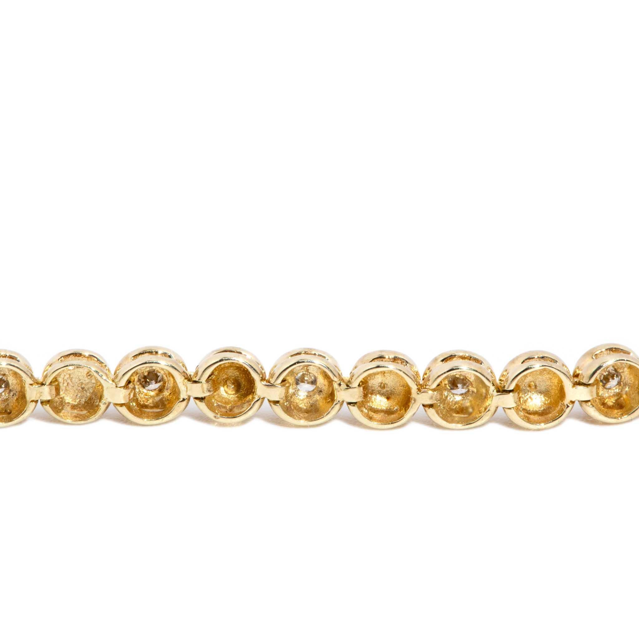 Vintage Circa 1990s Diamond Tennis Bracelet 9 Carat Yellow Gold en vente 6