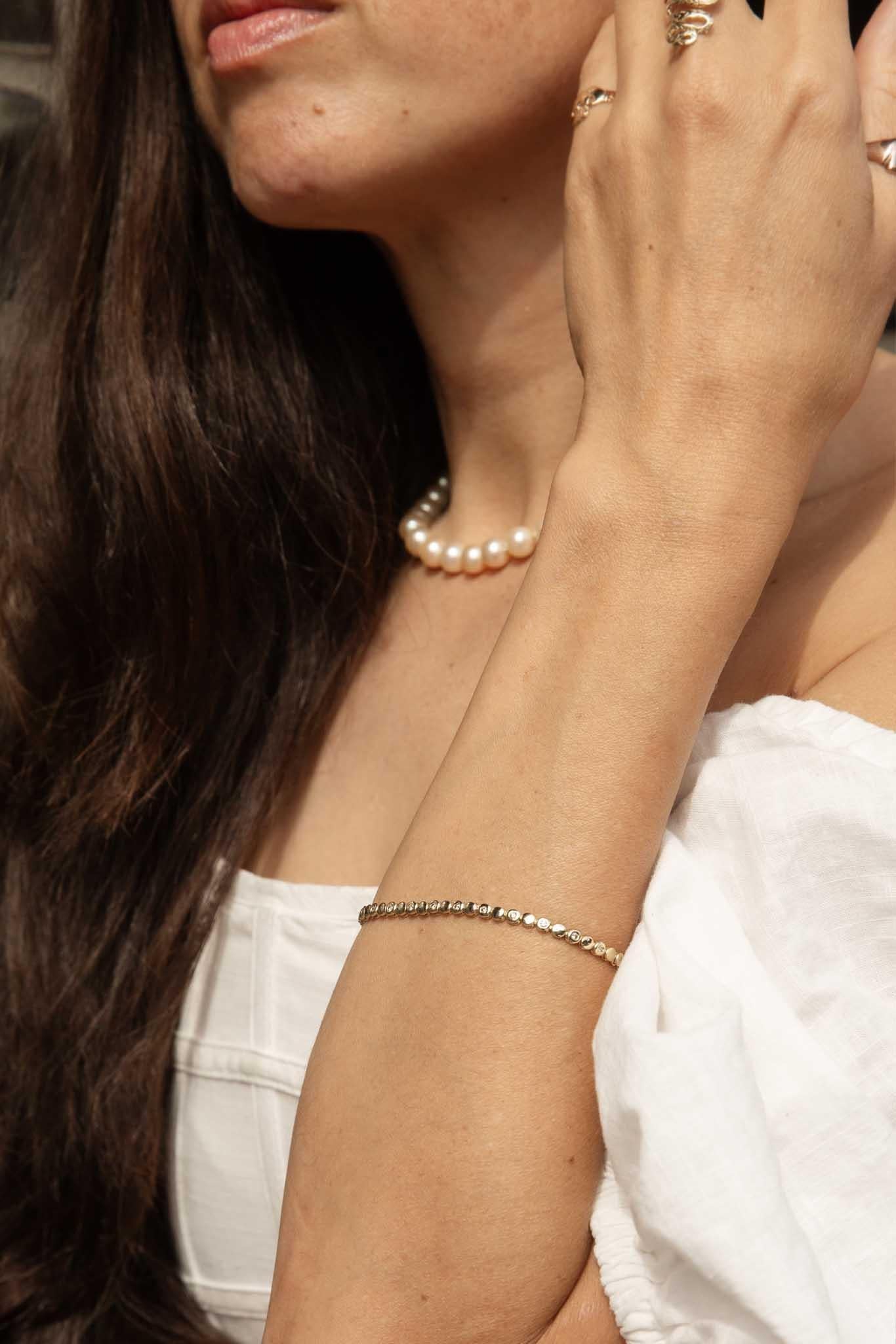 Vintage Circa 1990s Diamond Tennis Bracelet 9 Carat Yellow Gold Bon état - En vente à Hamilton, AU