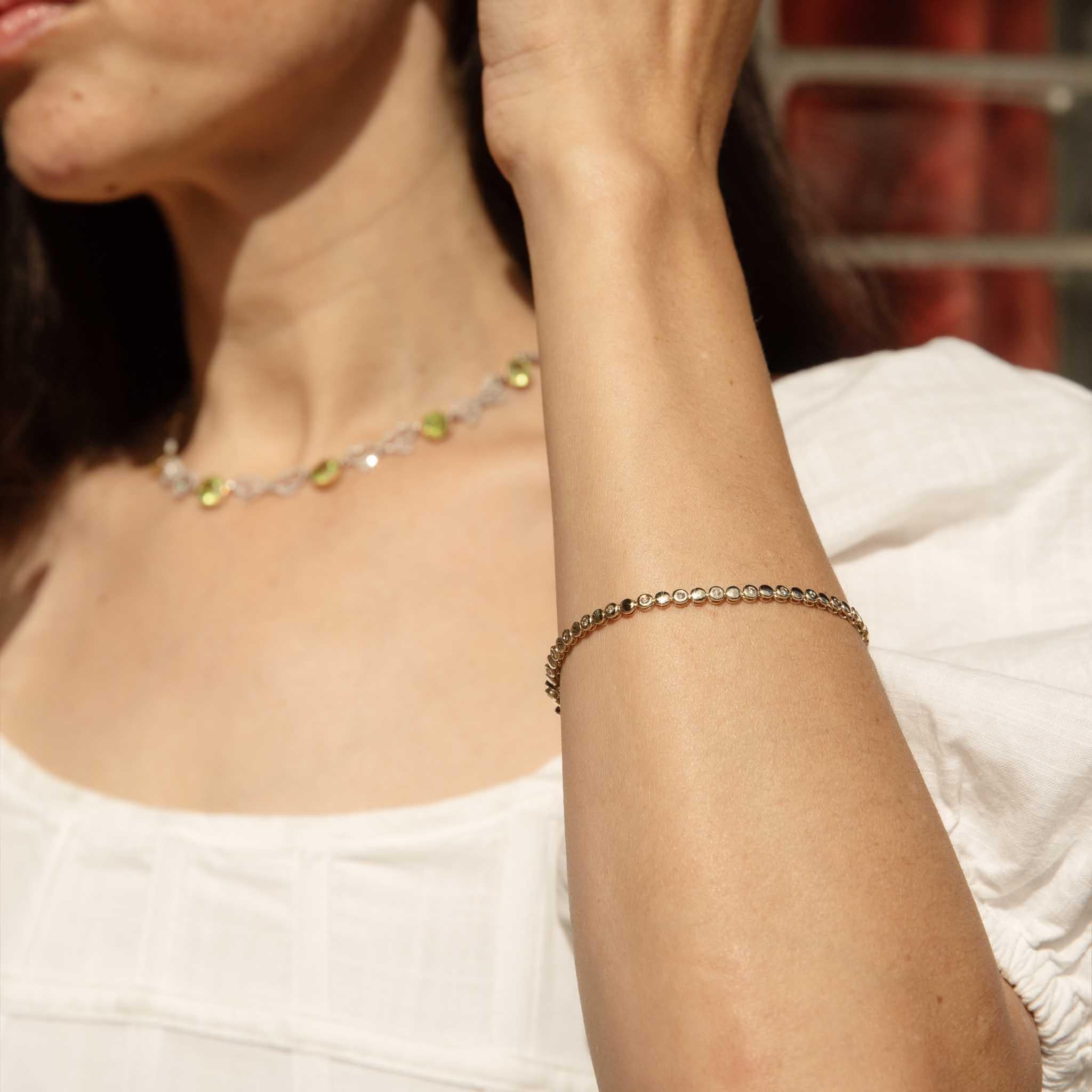 Vintage Circa 1990s Diamond Tennis Bracelet 9 Carat Yellow Gold en vente 2
