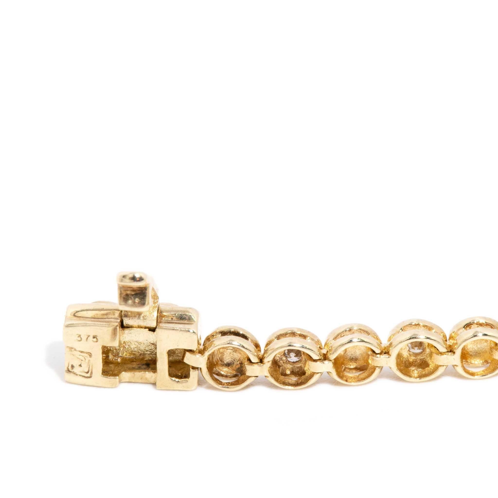 Vintage Circa 1990s Diamond Tennis Bracelet 9 Carat Yellow Gold en vente 3