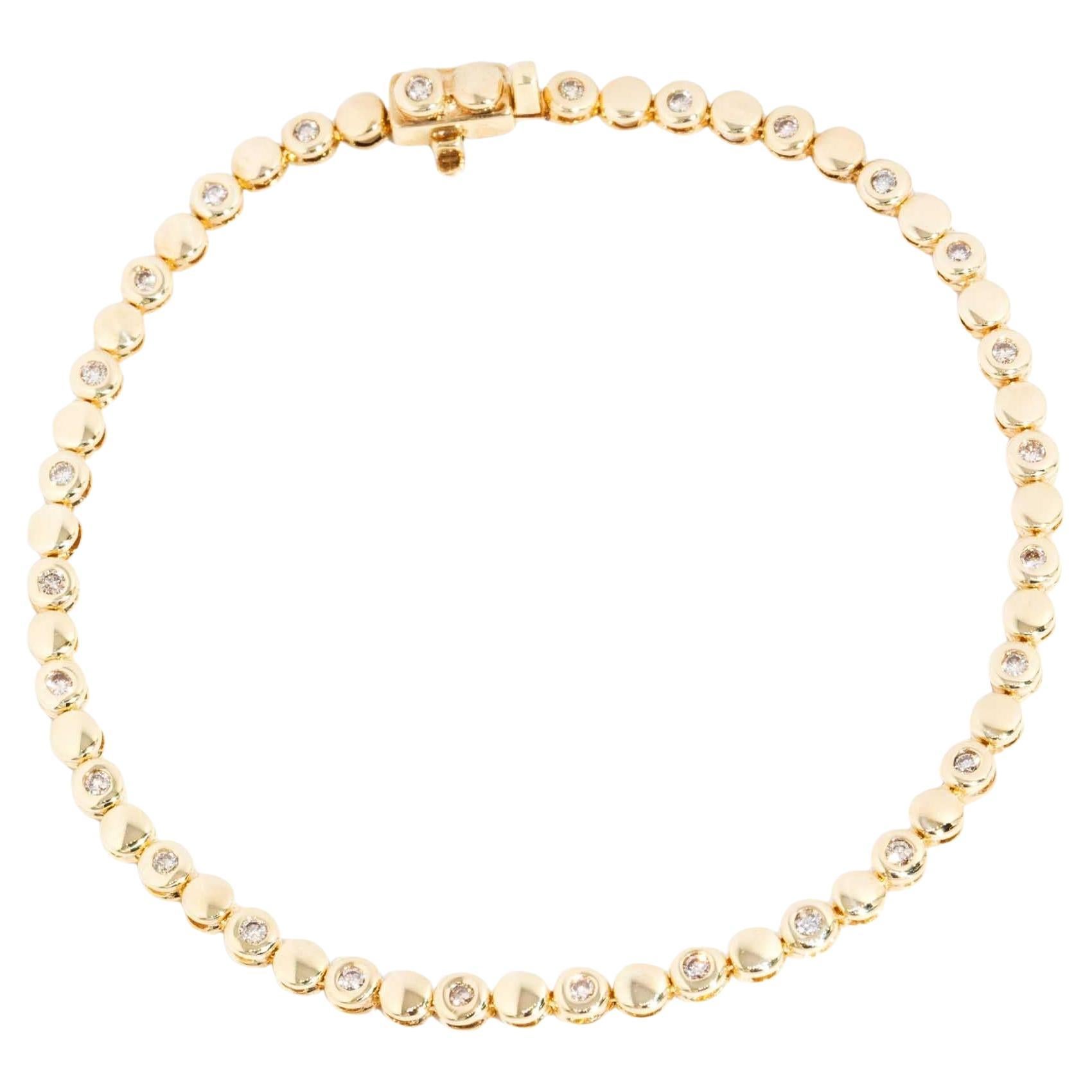 Vintage Circa 1990s Diamond Tennis Bracelet 9 Carat Yellow Gold en vente