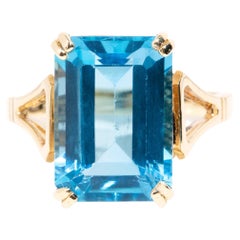 Vintage circa 1990s Emerald Cut Bright Blue Topaz Split Ring 9 Carat Yellow Gold