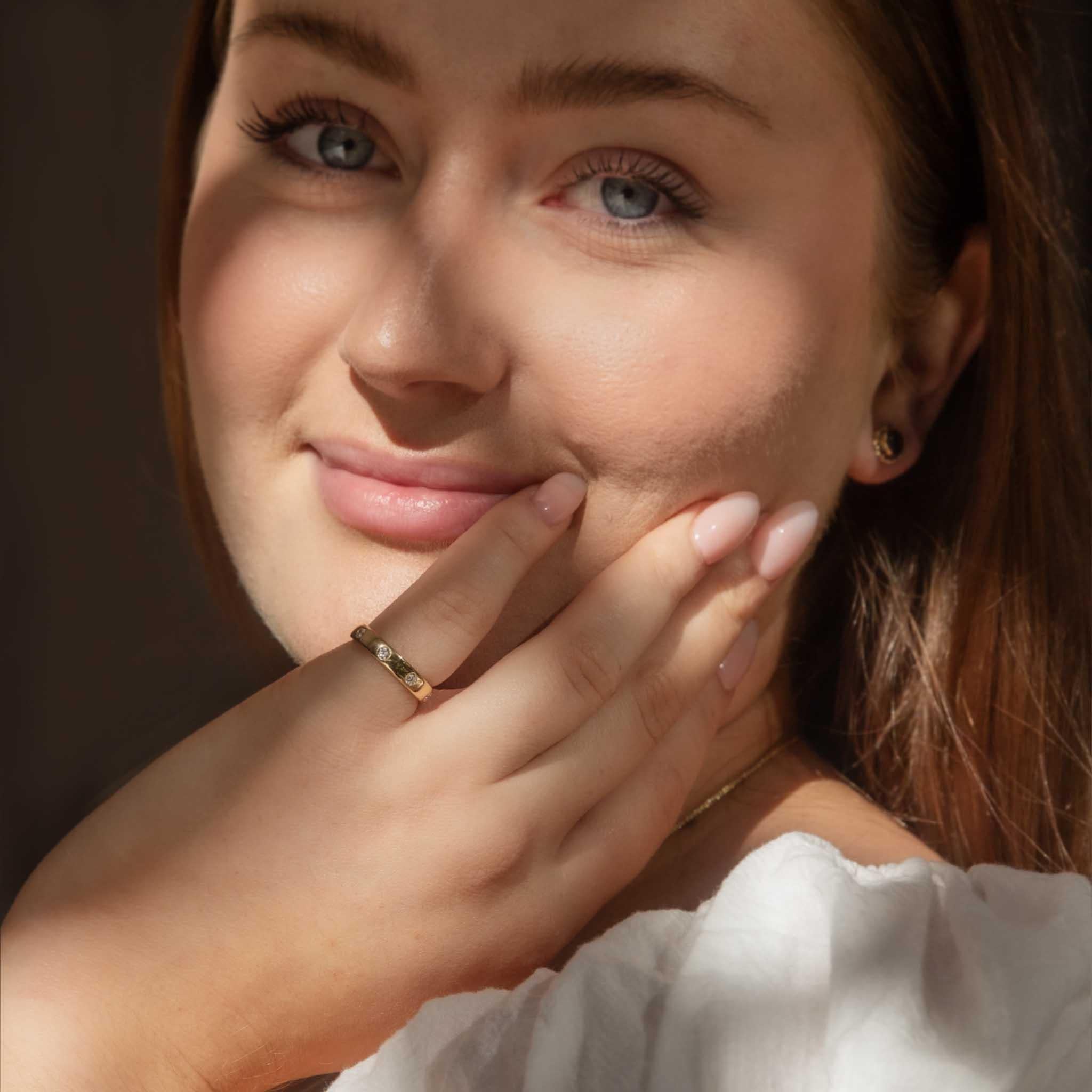There is such allure in the simplest of design. Our Charis Ring is a beautifully crafted band of 18 carat gold, embellished with a circle of diamonds she will provide an eternity of sparkle to you and yours.

The Charis Ring Gem Details
The eight