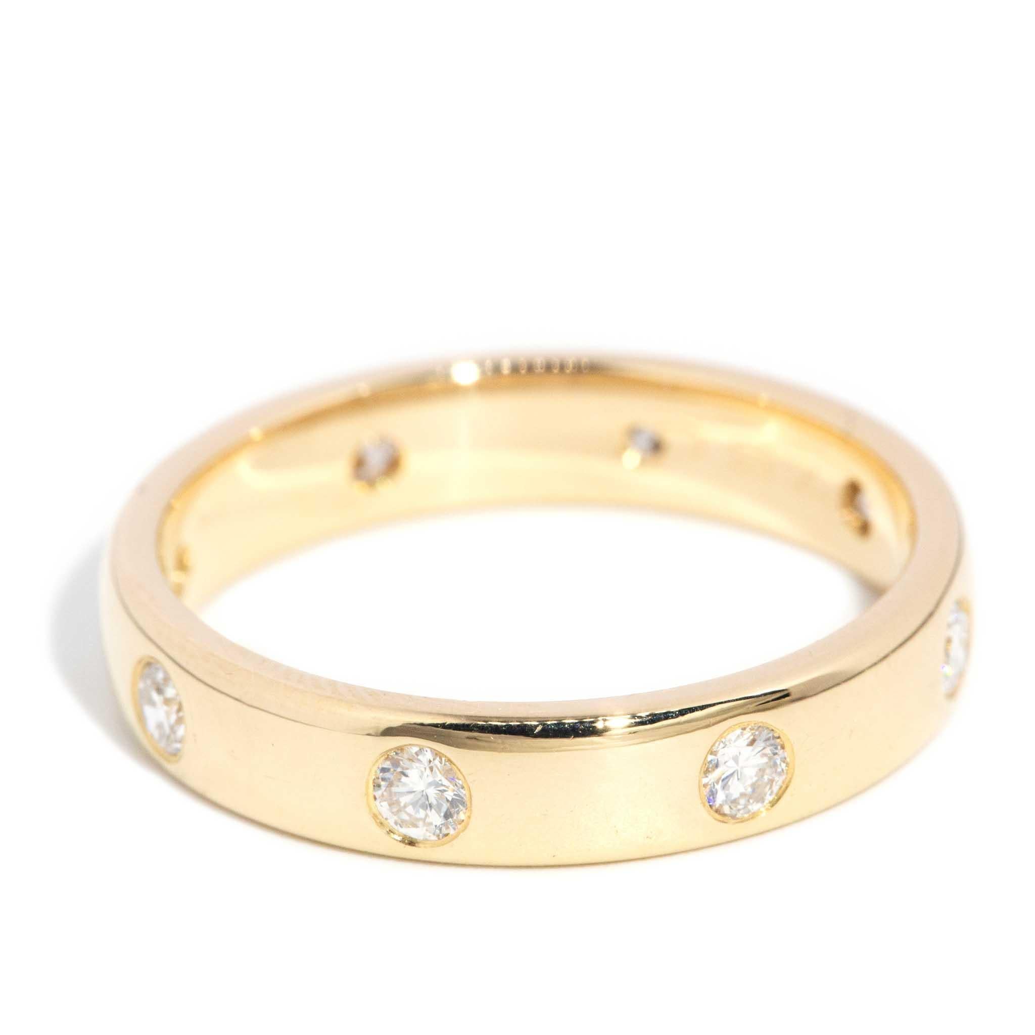 Vintage Circa 1990s Hammer Set Diamond Band 18 Carat Yellow Gold In Good Condition In Hamilton, AU
