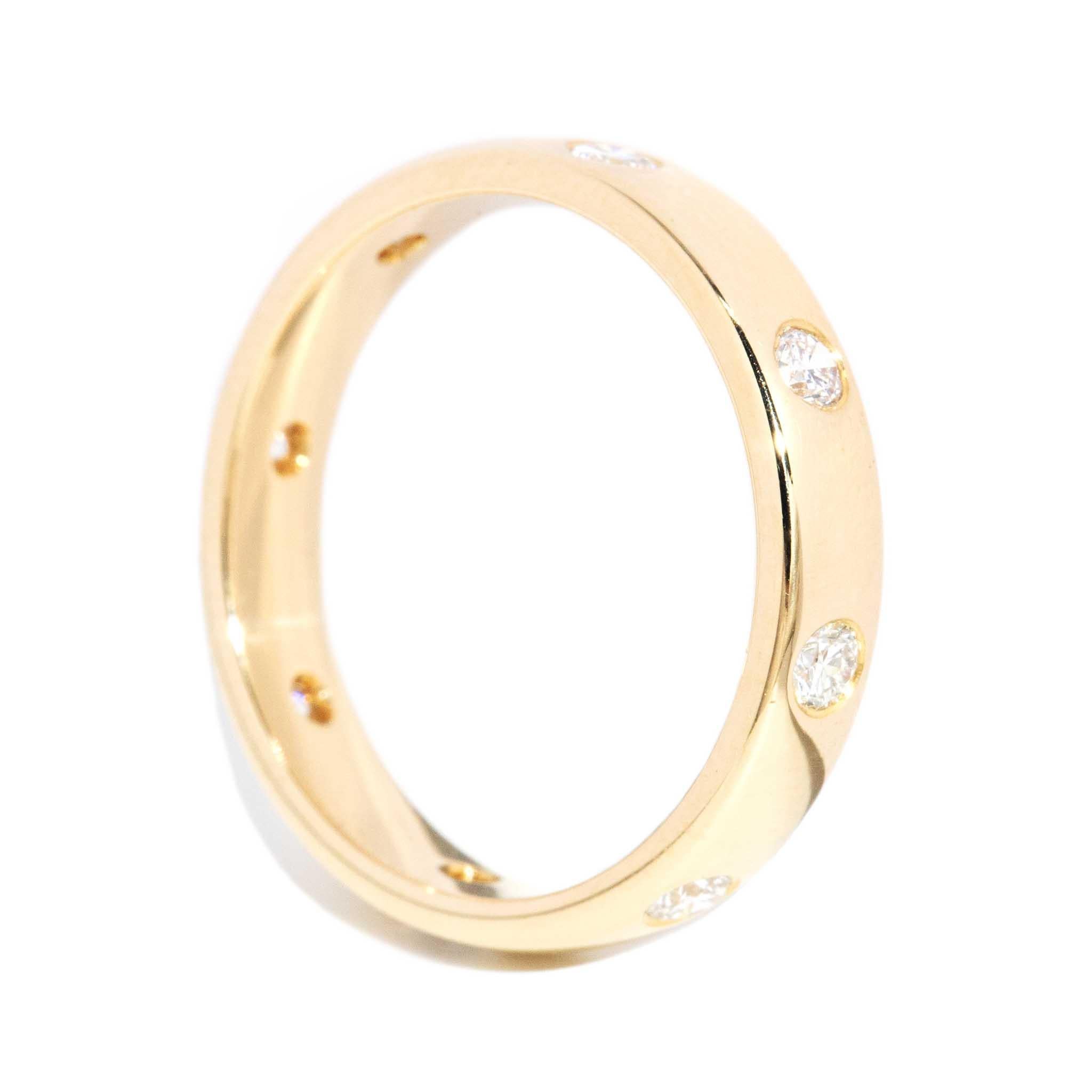 Vintage Circa 1990s Hammer Set Diamond Band 18 Carat Yellow Gold 1