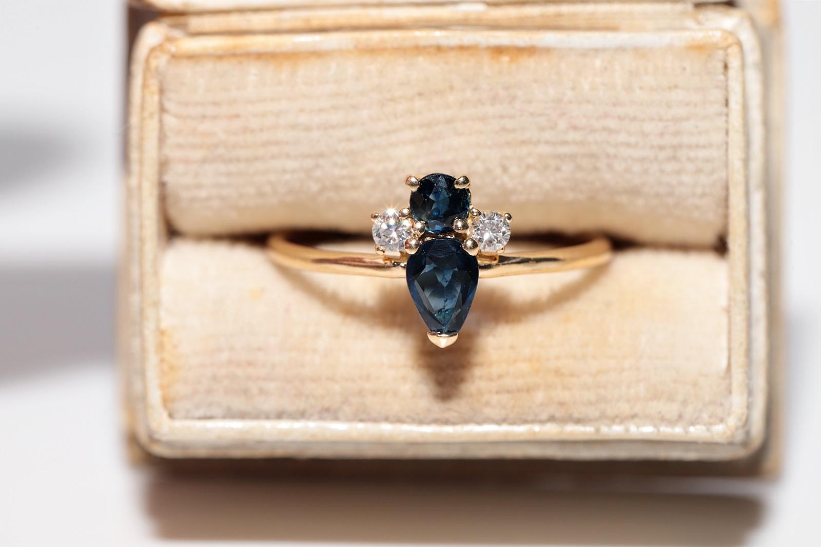 In sehr gutem Zustand.
Insgesamt ist Diamant 0,10 ct.
Das Gesamtgewicht beträgt 1.7 Gramm.
Der Diamant hat die Farbe G-H und die Reinheit Vs.
Insgesamt ist Saphir 0,45 ct.
Ringgröße ist US 7
Wir können jede Größe herstellen.
Die Box ist nicht