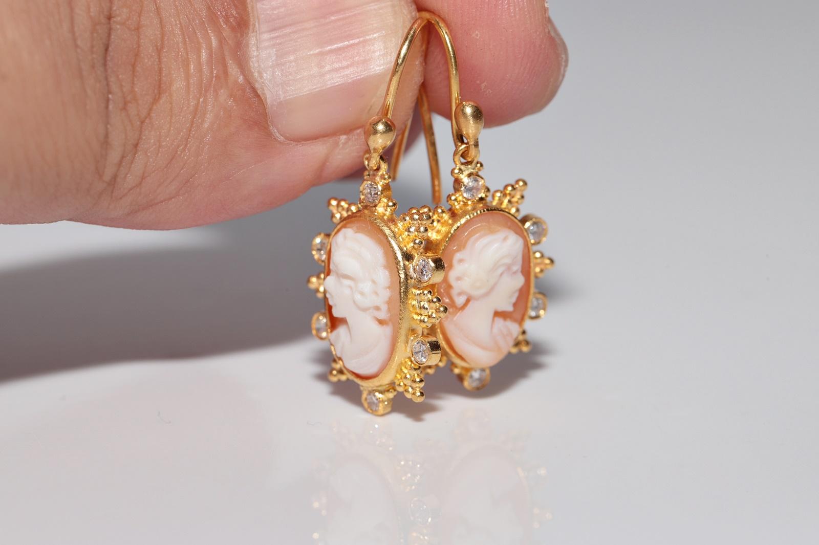 Handgefertigter Vintage Circa 1990er Jahre 24k Gold natürlicher Diamant und Kamee  Ohrring Tropfen im Angebot 2