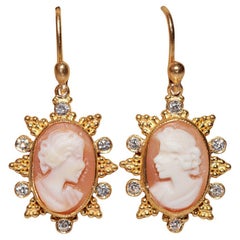 Vintage CIRCA anni '90, realizzato a mano in oro 24k con diamanti naturali e cammeo  Orecchino a goccia