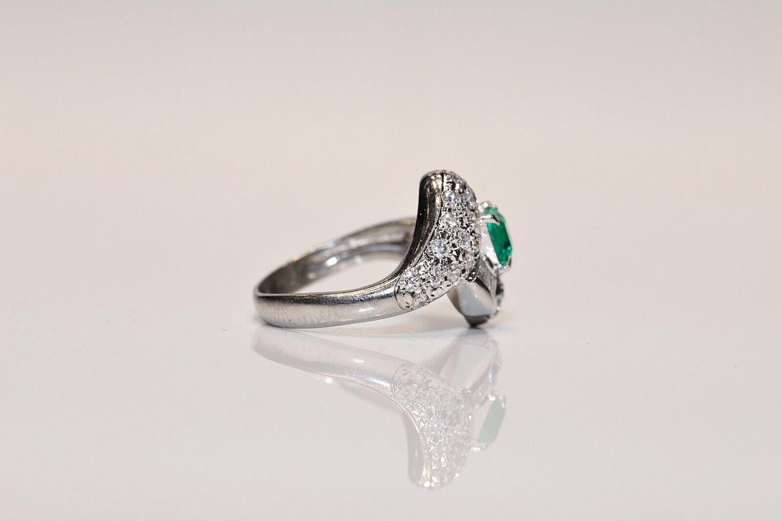 In ottime condizioni.
Peso totale 6,8 grammi.
Totalmente è un diamante di 0,63 carati.
Il diamante ha  Colore G-H e purezza vs-s1.
La misura dell'anello è US 5
Possiamo realizzare qualsiasi dimensione.
La scatola non è inclusa.
Per qualsiasi