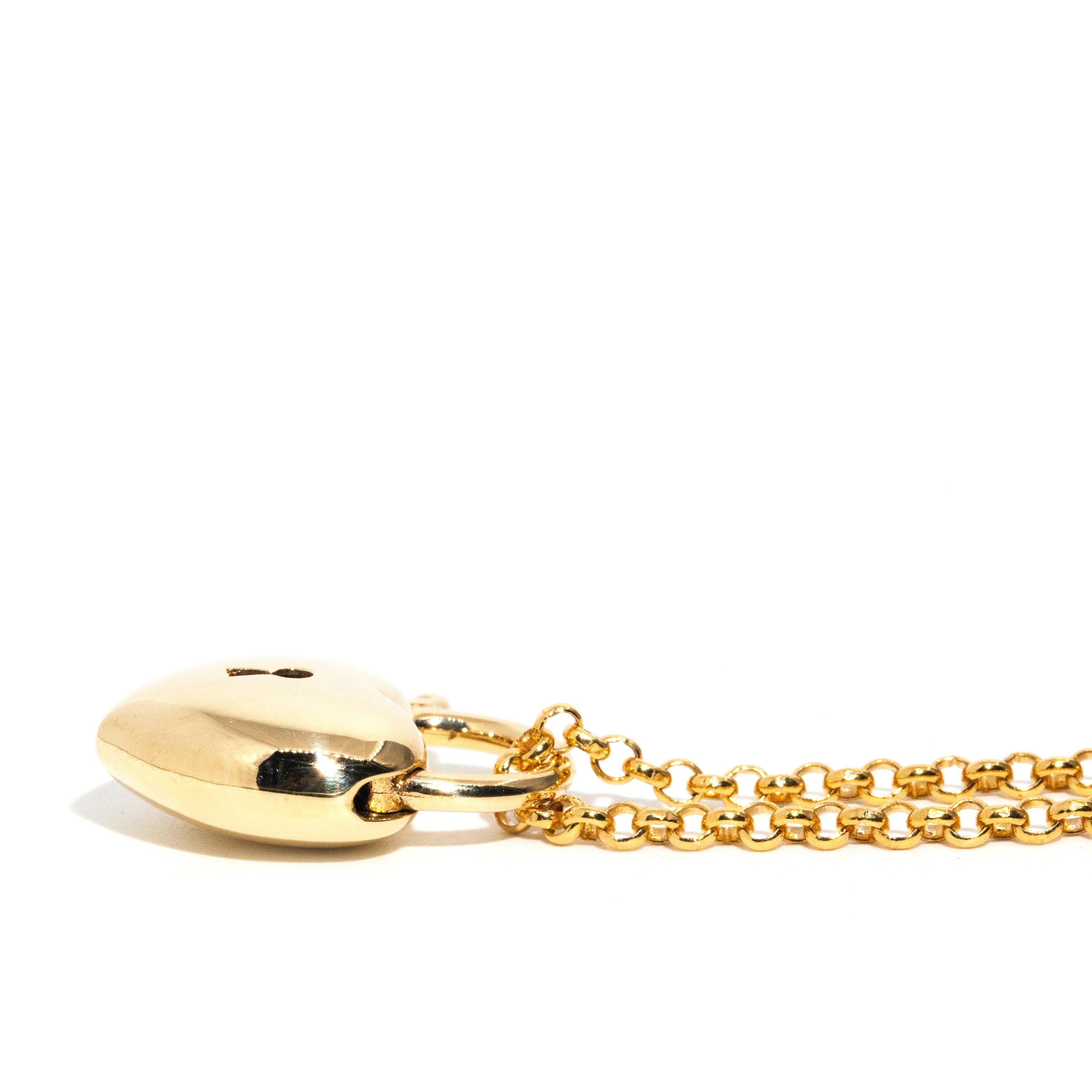 Pendentif et chaîne en forme de cœur vintage en or jaune 9 carats, datant des années 1990 Bon état - En vente à Hamilton, AU