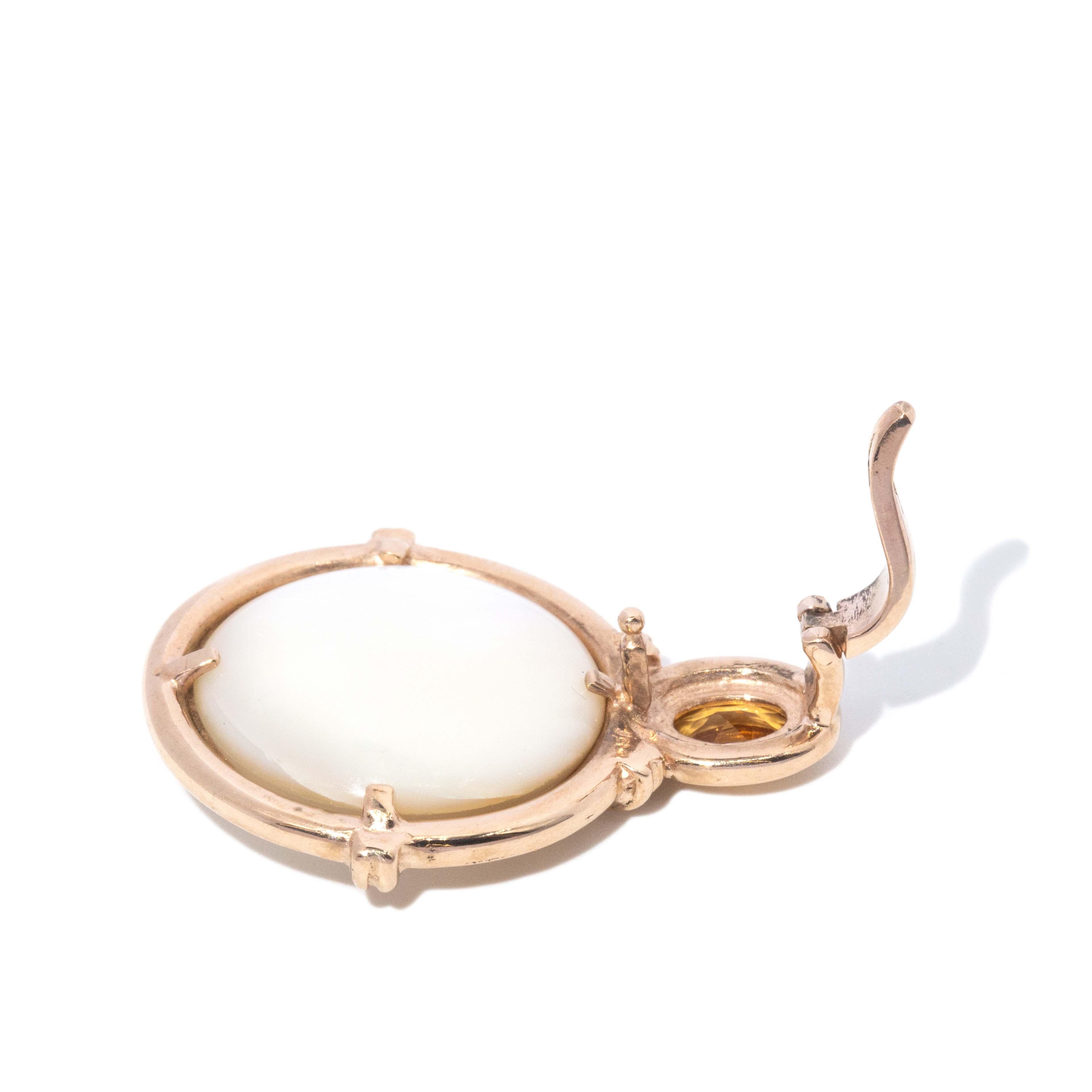Vintage Circa 1990s Mabe Pearl & Citrine Enhancer Pendant 9 Carat Gold im Zustand „Gut“ im Angebot in Hamilton, AU