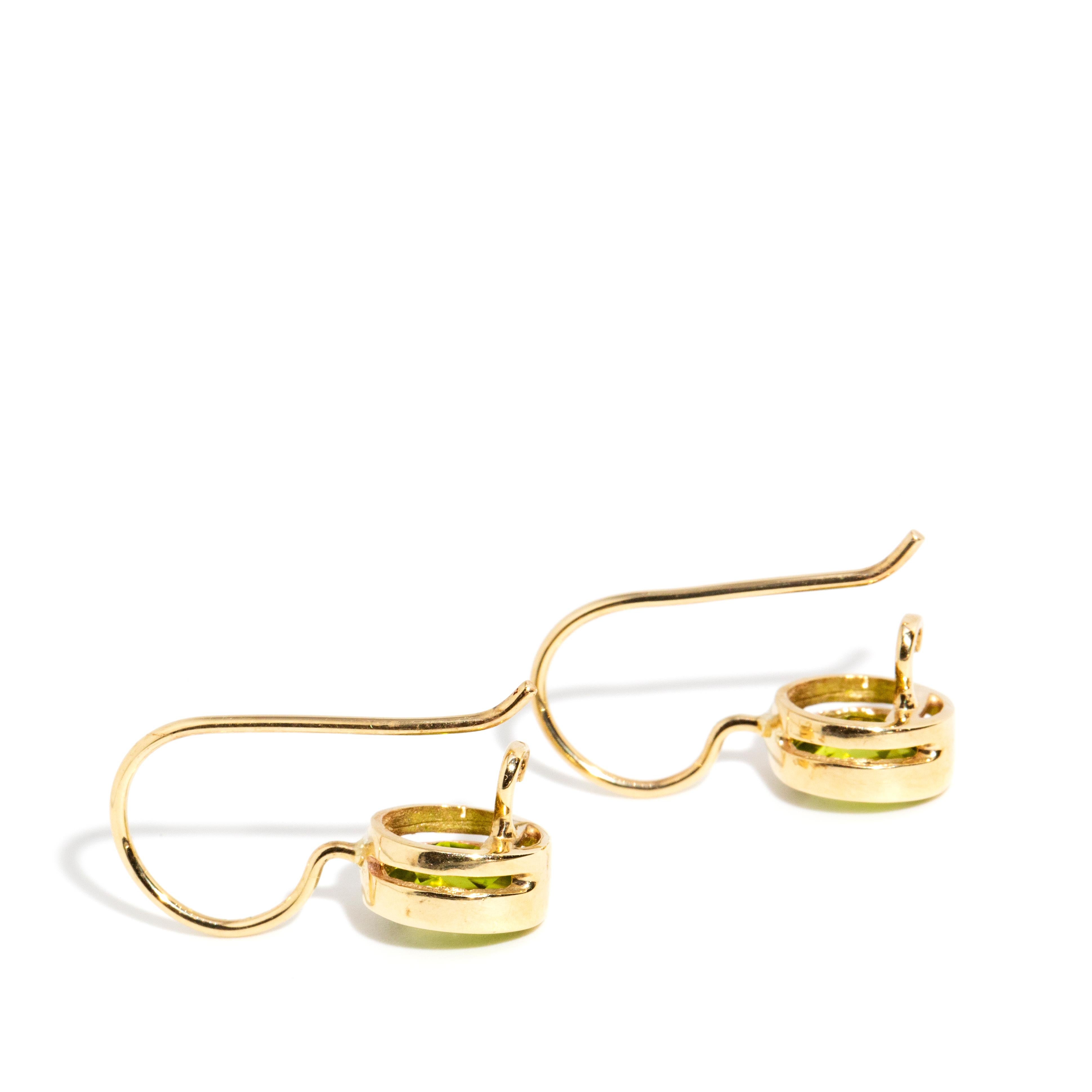 Oval Peridot-Tropfen-Ohrringe aus 9 Karat Gelbgold mit Fischschwanz, ca. 1990er Jahre Damen