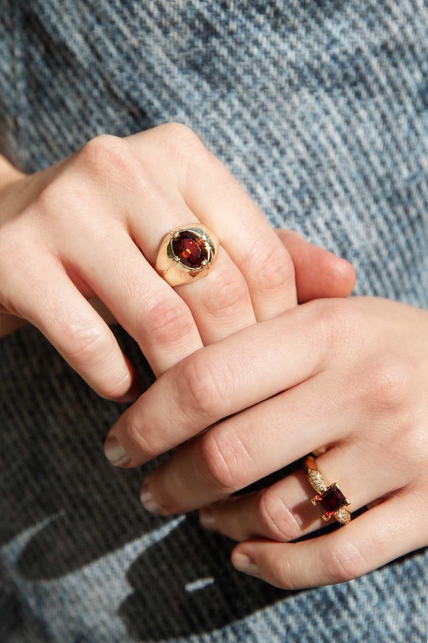 Vintage Circa 1990s Rhodolite Garnet & Diamond Ring 18 Carat Yellow Gold For Sale 4