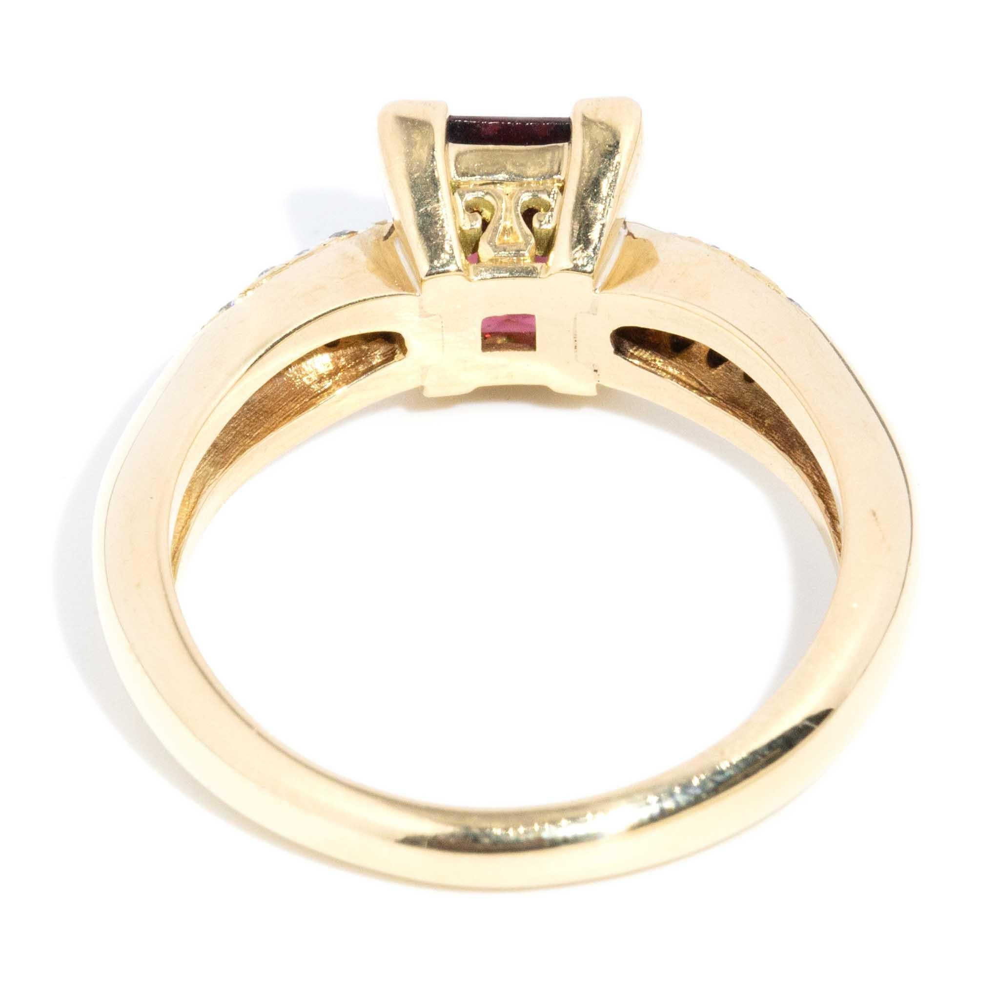 Vintage Circa 1990s Rhodolite Garnet & Diamond Ring 18 Carat Yellow Gold For Sale 5