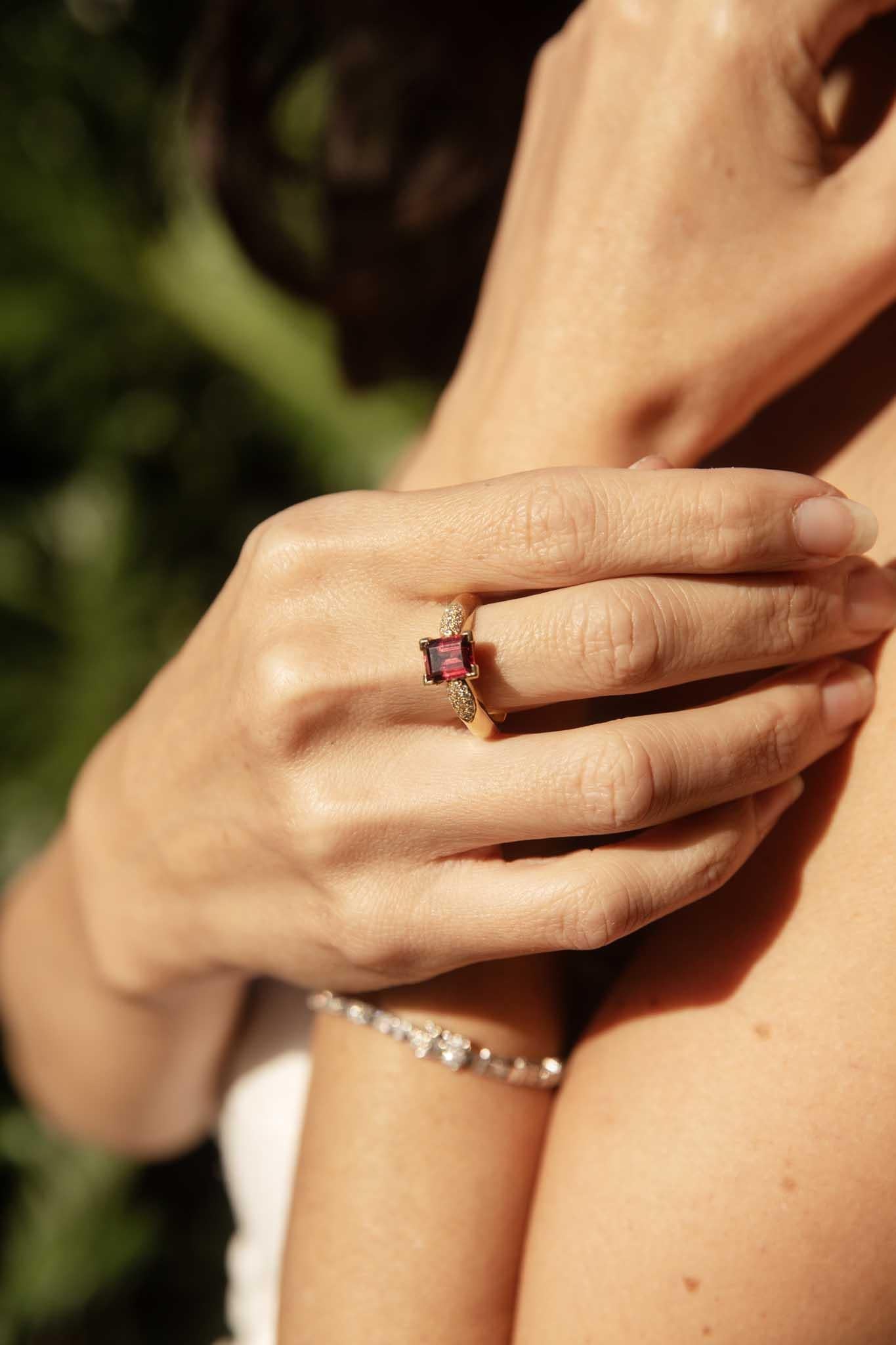 Vintage Circa 1990s Rhodolite Garnet & Diamond Ring 18 Carat Yellow Gold For Sale 6