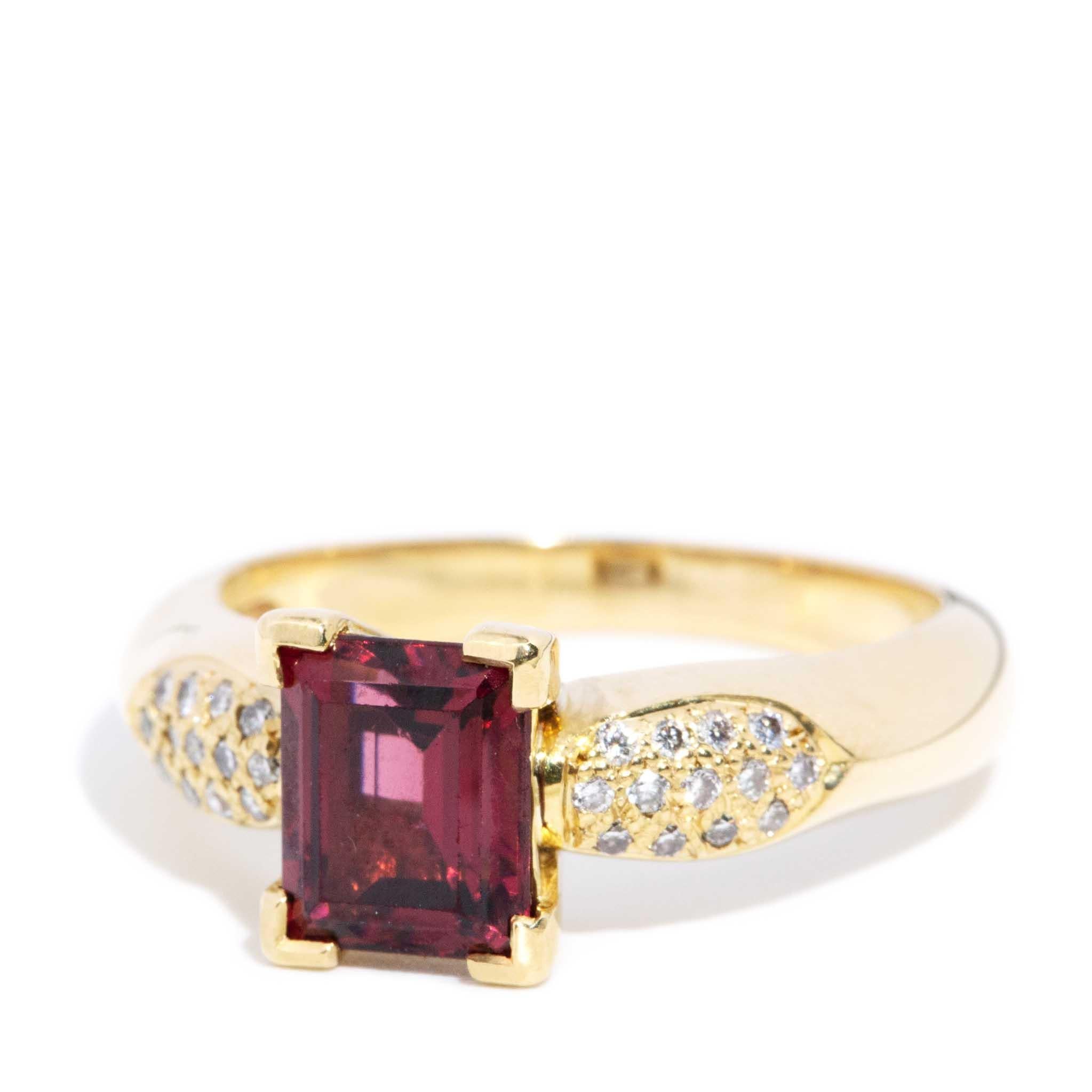 Vintage Circa 1990s Rhodolite Garnet & Diamond Ring 18 Carat Yellow Gold In Good Condition For Sale In Hamilton, AU
