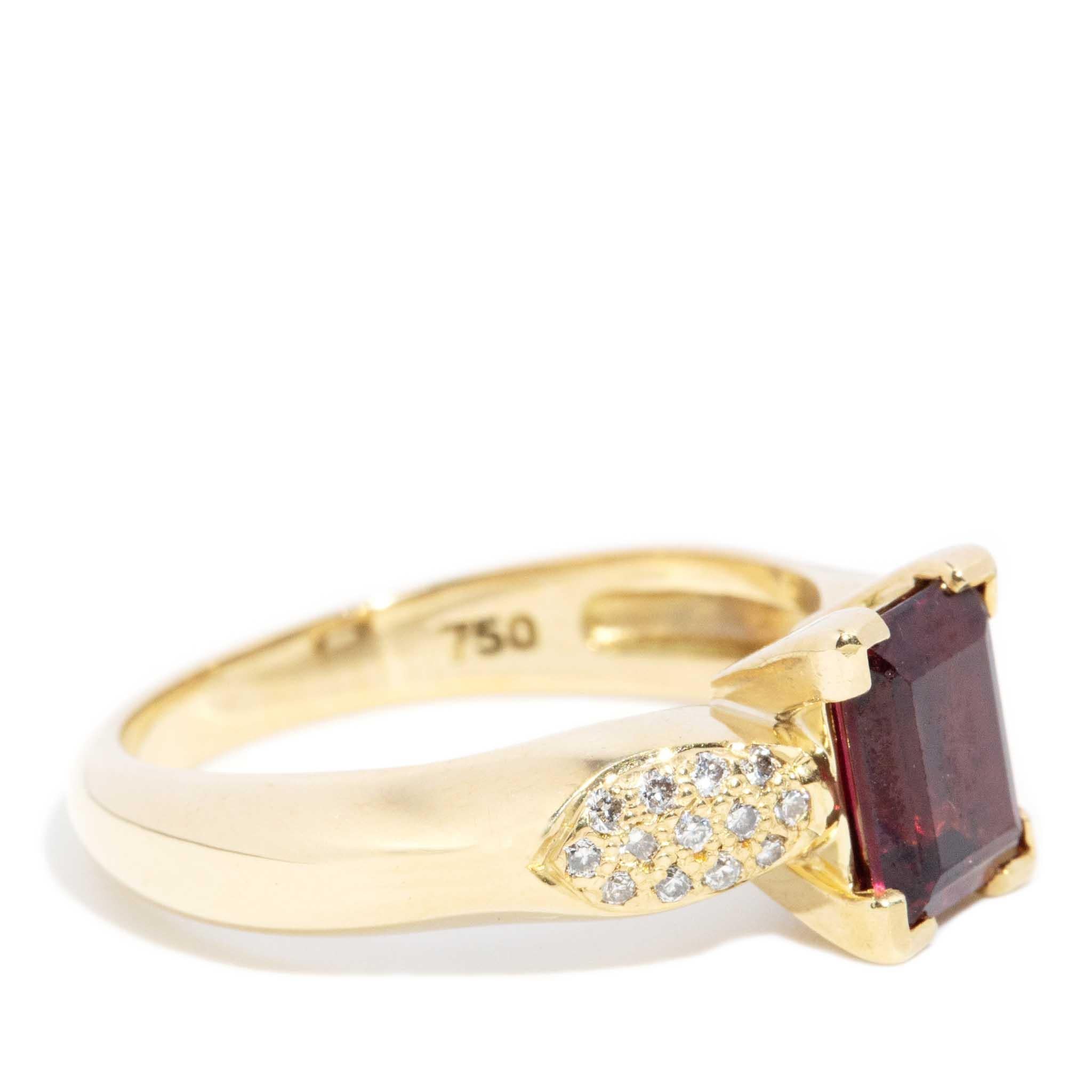 Vintage Circa 1990s Rhodolite Garnet & Diamond Ring 18 Carat Yellow Gold For Sale 1