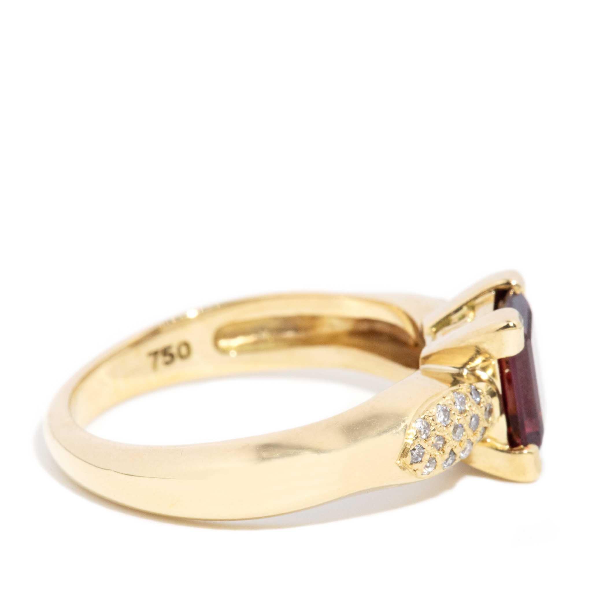 Vintage Circa 1990s Rhodolite Garnet & Diamond Ring 18 Carat Yellow Gold For Sale 3